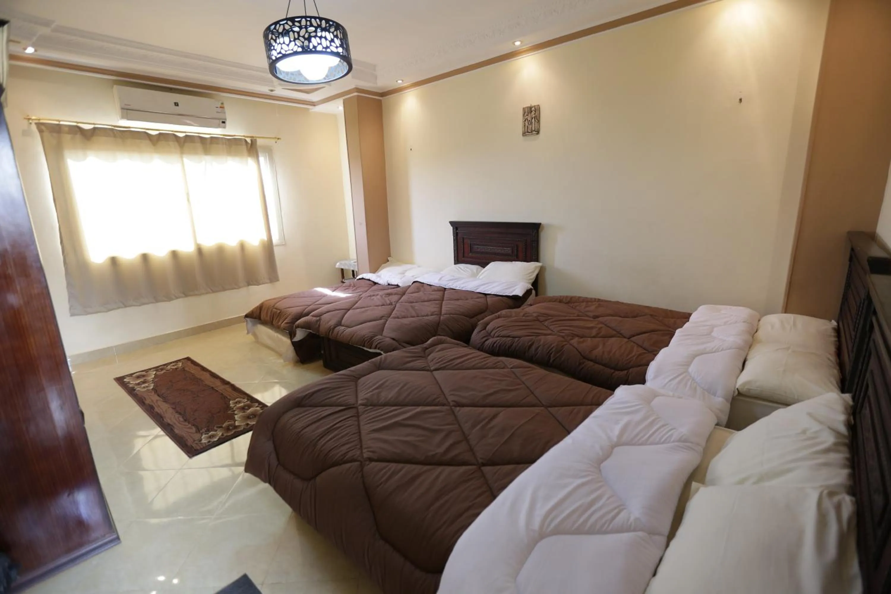 Happy days Pyramids Inn