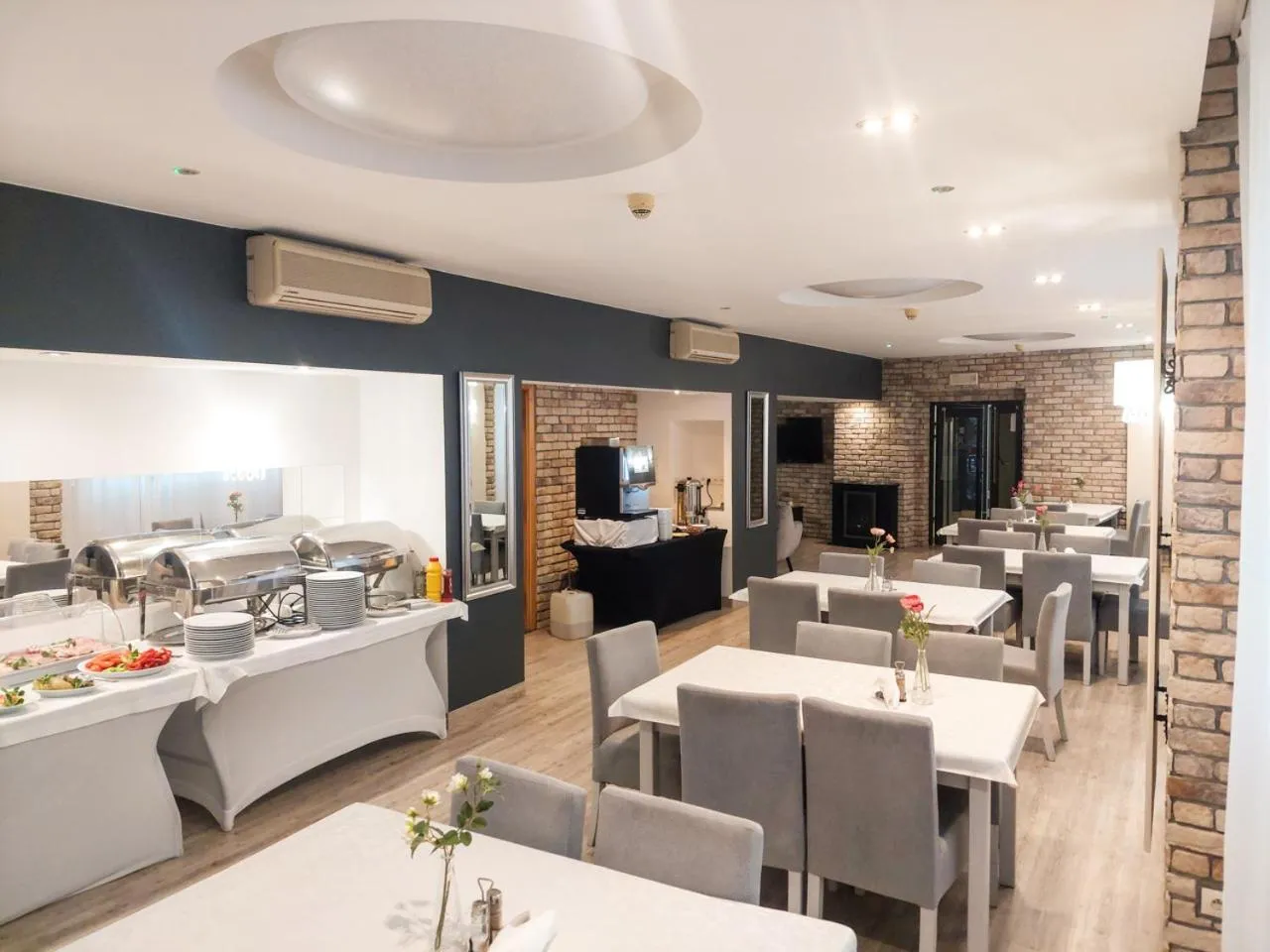 Restaurant/places to eat in Karat