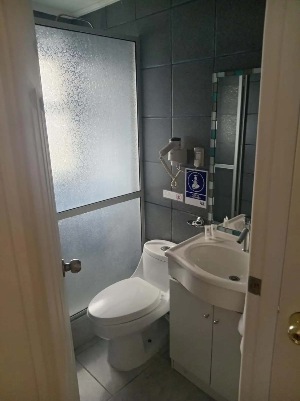 Shower in Hostal Doble E Patagonia