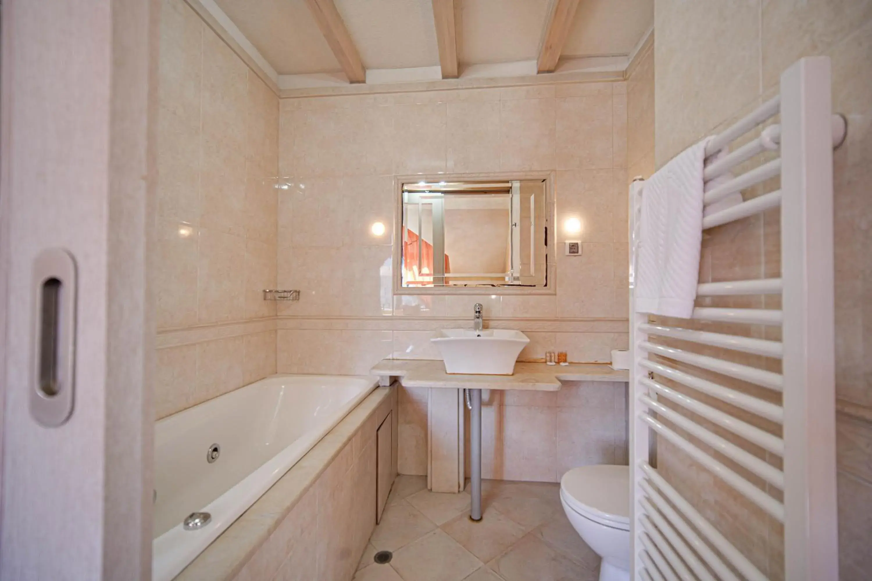 Deluxe Apartment - Free Spa Access in Hotel Friends Deluxe Apartment - Free Spa Access in Hotel Friends