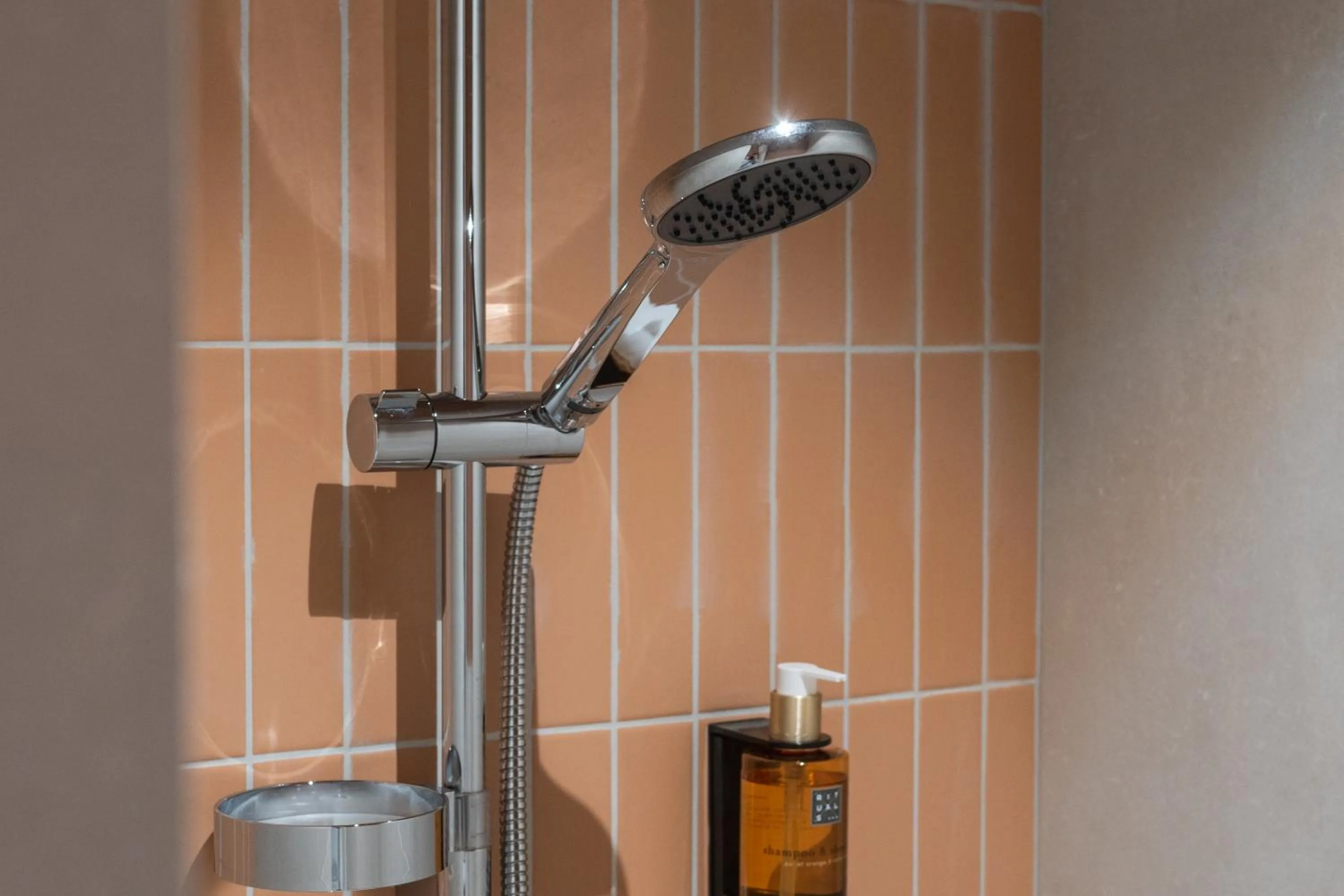 Shower in VANDER Kungsholmen, Stockholm