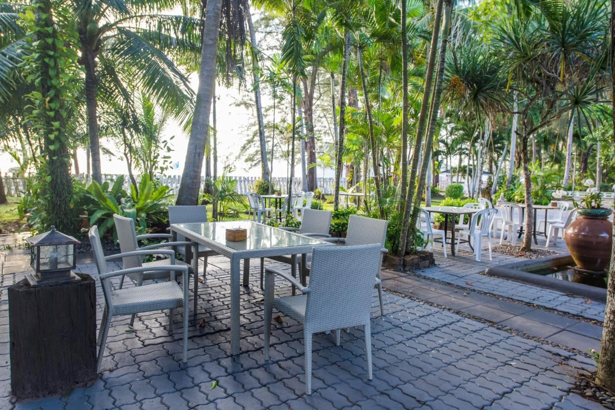 Restaurant/places to eat in Pakmeng Resort