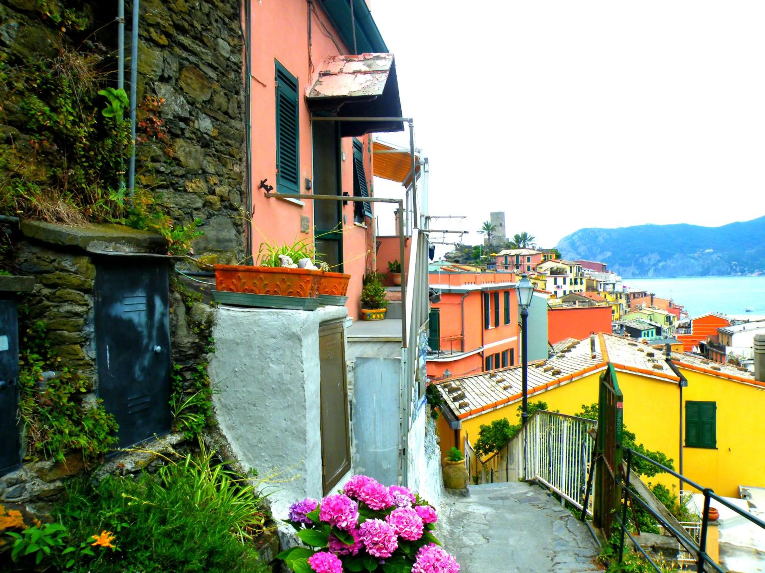 Property building in Alessandro Carro Affittacamere