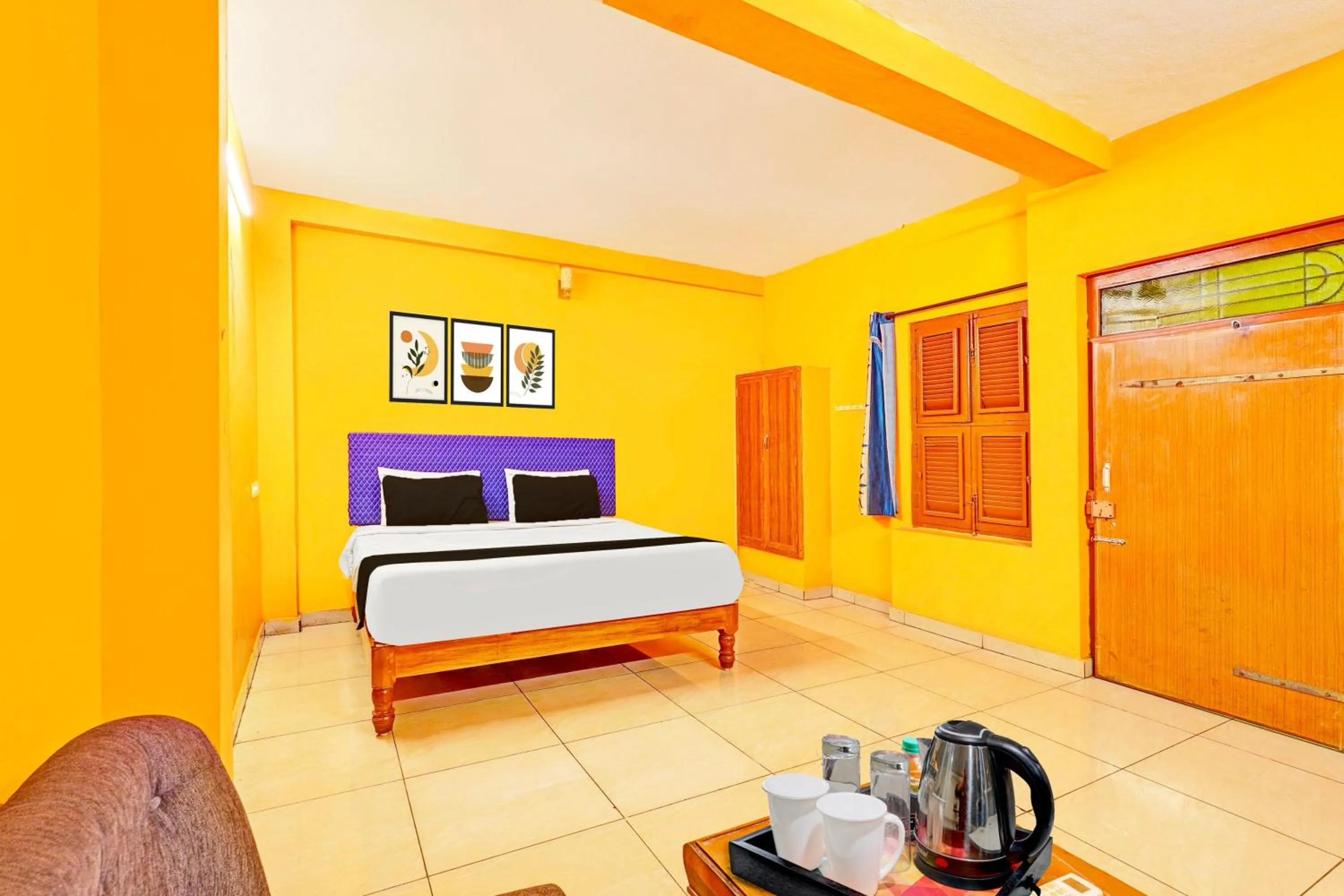 Bedroom in Super Hotel O Thavalakuppam Near Bus Stand