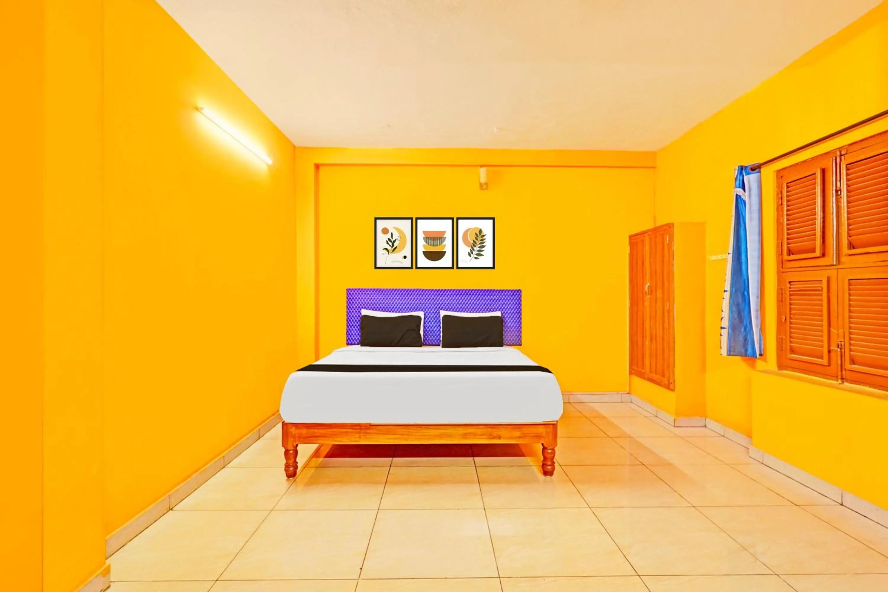 Bedroom in Super Hotel O Thavalakuppam Near Bus Stand