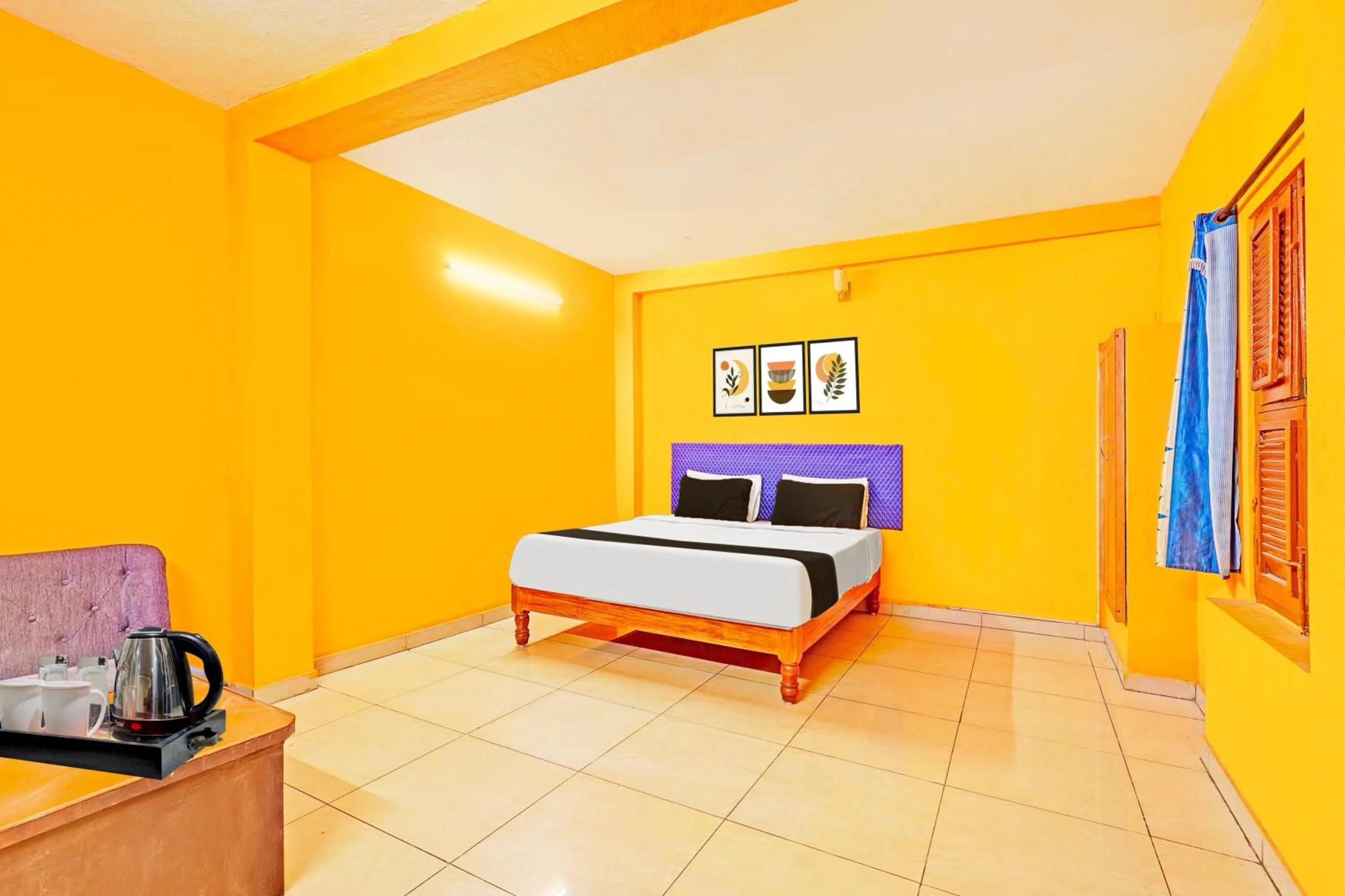 Bedroom in Super Hotel O Thavalakuppam Near Bus Stand