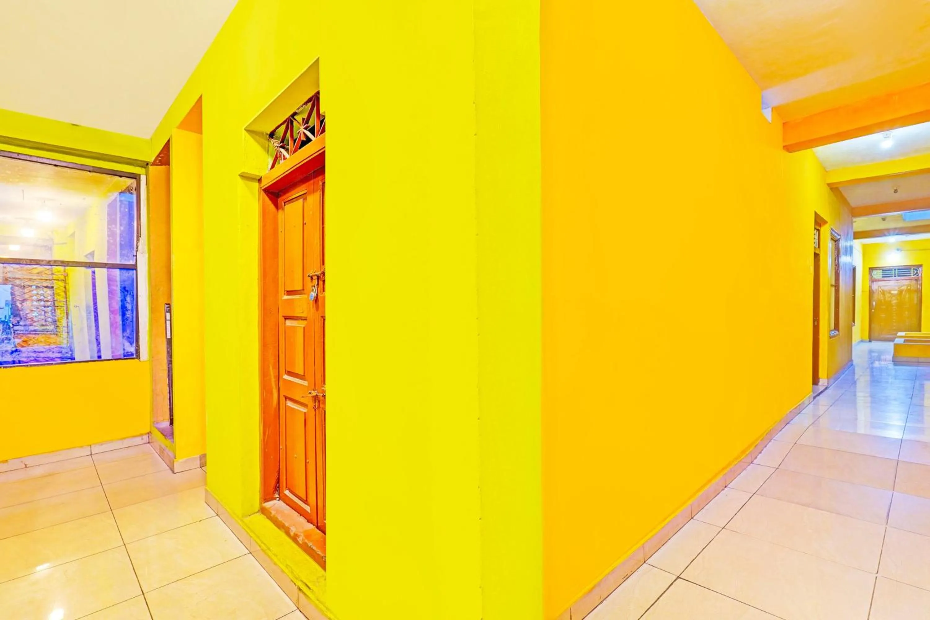 Lobby or reception in Super Hotel O Thavalakuppam Near Bus Stand