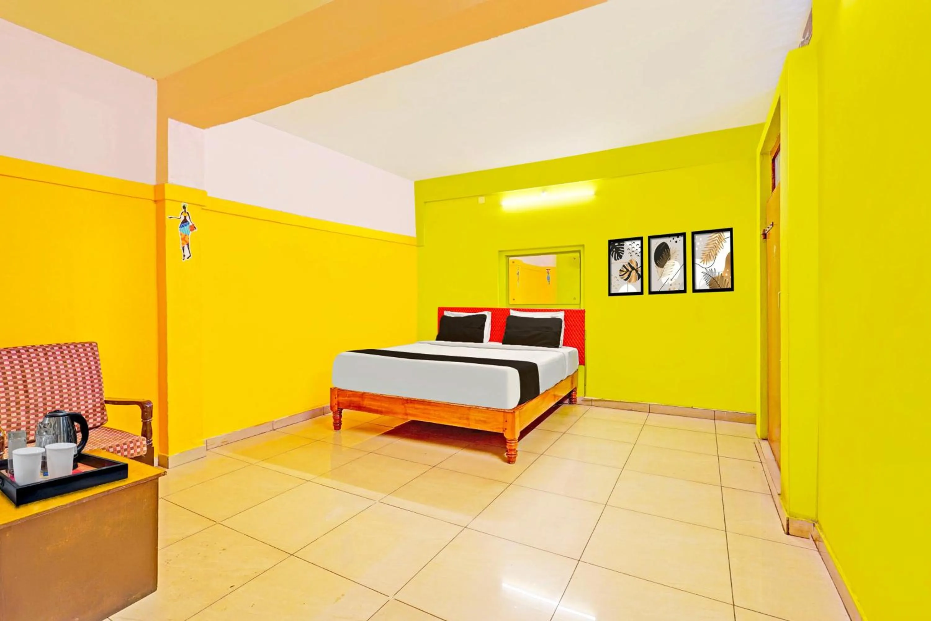 Bedroom, Bed in Super Hotel O Thavalakuppam Near Bus Stand