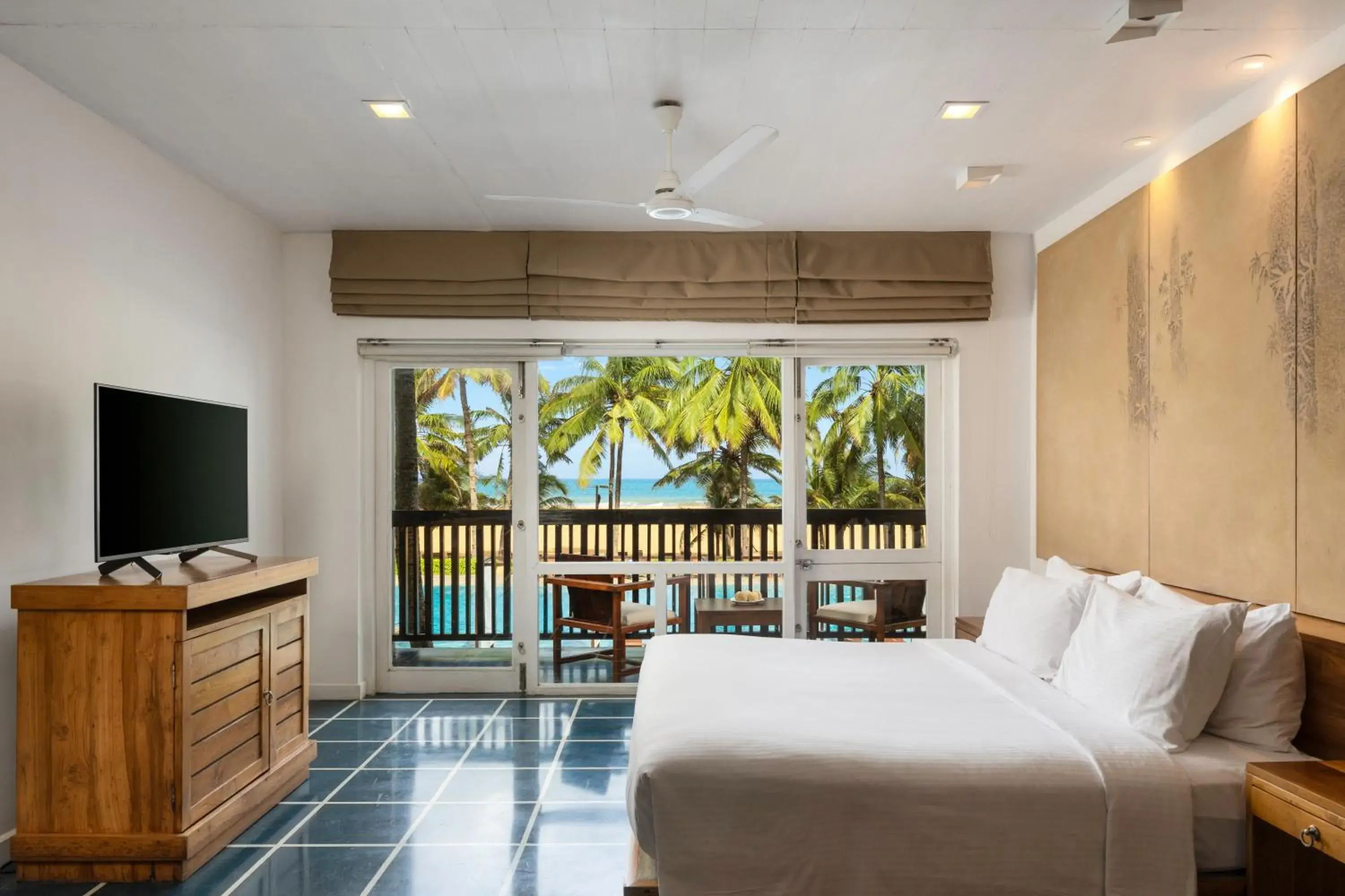 Deluxe Double Room with Sea View - 15% off at Center Point & Black Coral restaurants in Jetwing Blue Deluxe Double Room with Sea View - 15% off at Center Point & Black Coral restaurants in Jetwing Blue