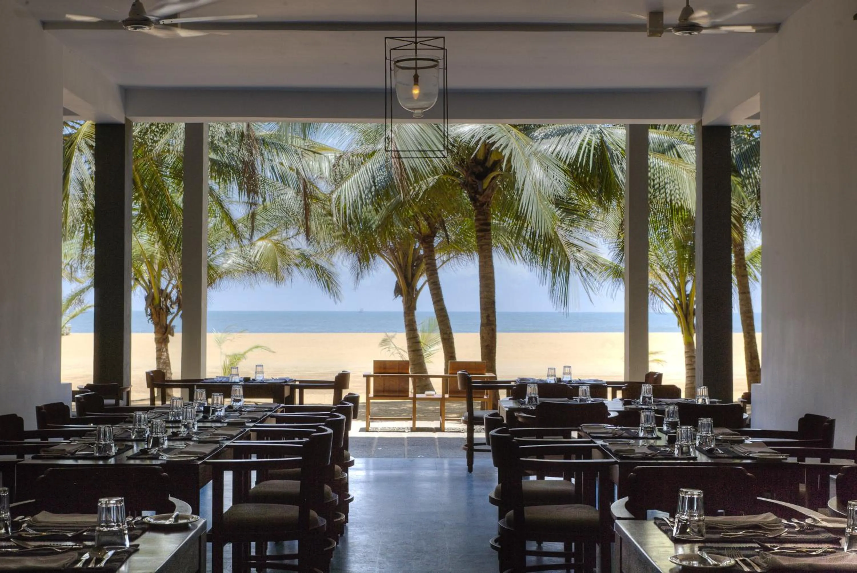 Restaurant/places to eat in Jetwing Blue