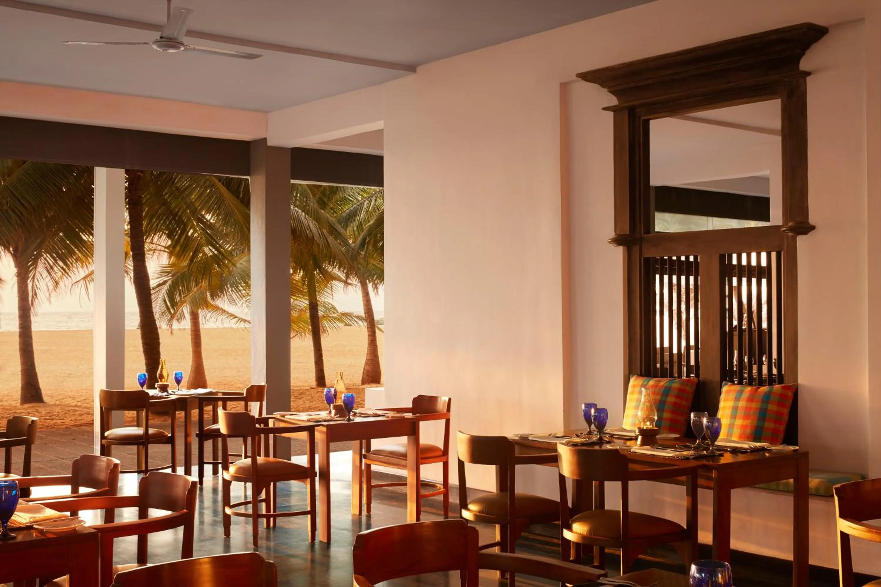 Restaurant/places to eat in Jetwing Blue