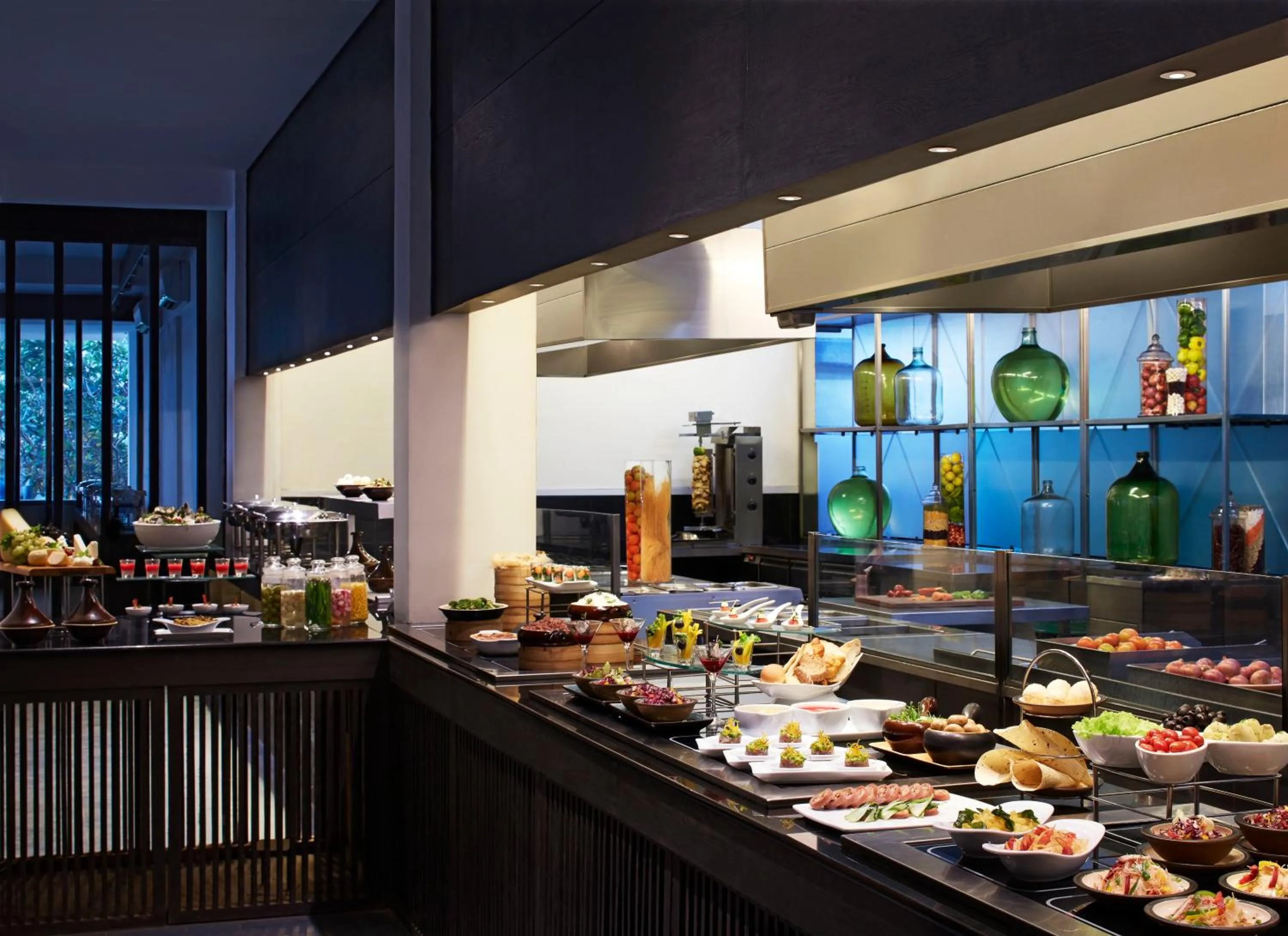 Restaurant/places to eat in Jetwing Blue