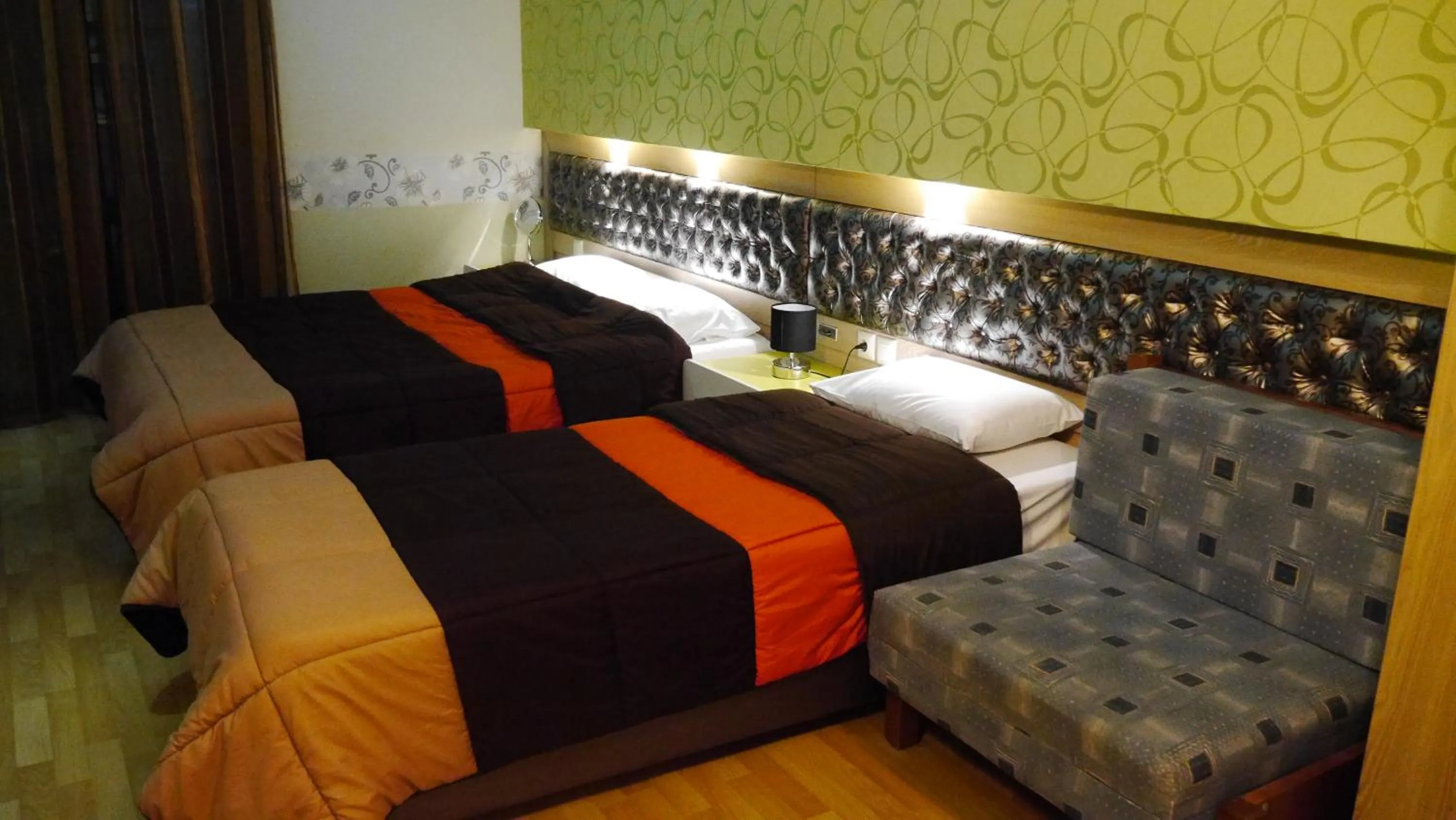 Bedroom, Bed in Captain's Beach Apartments