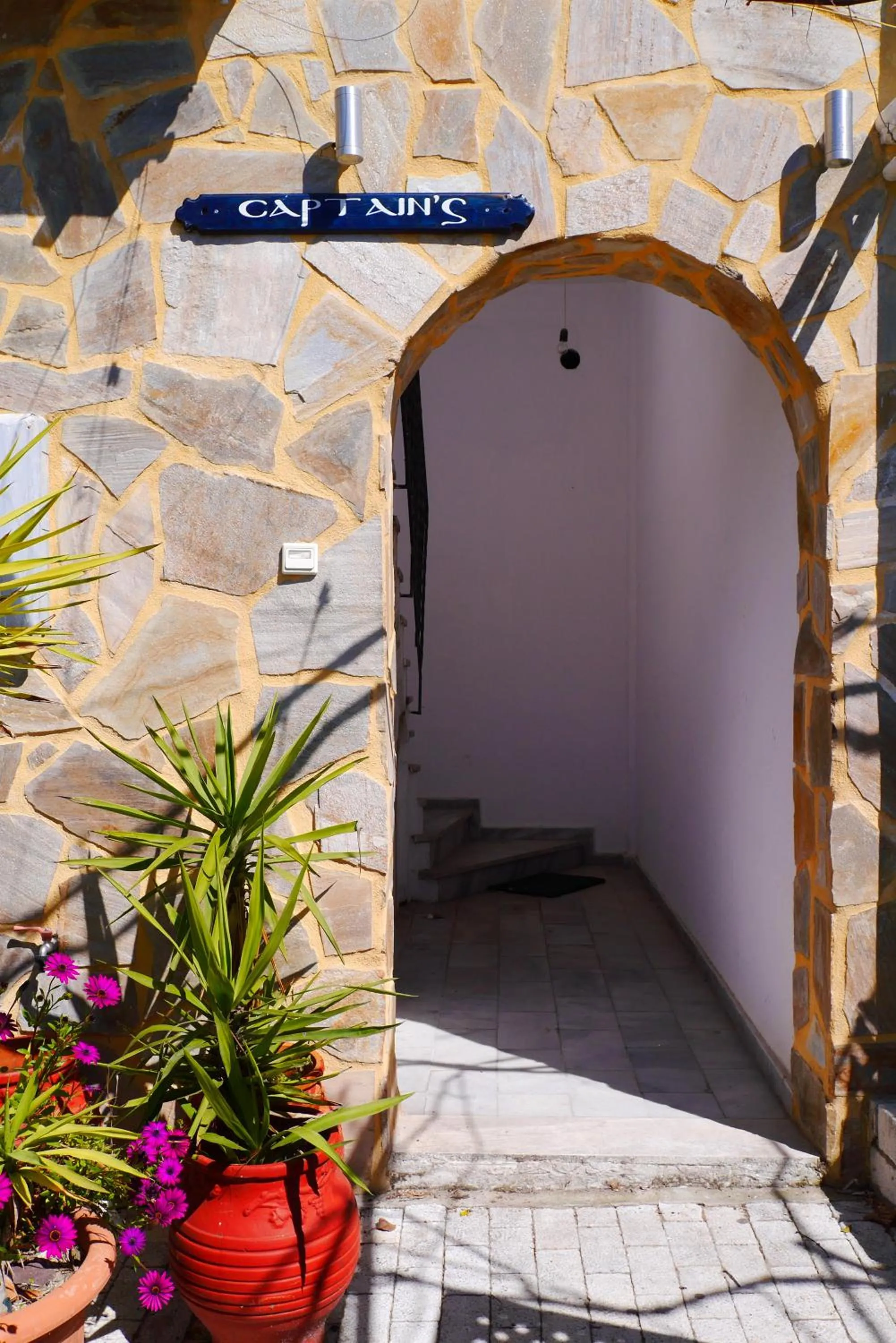 Facade/entrance in Captain's Beach Apartments