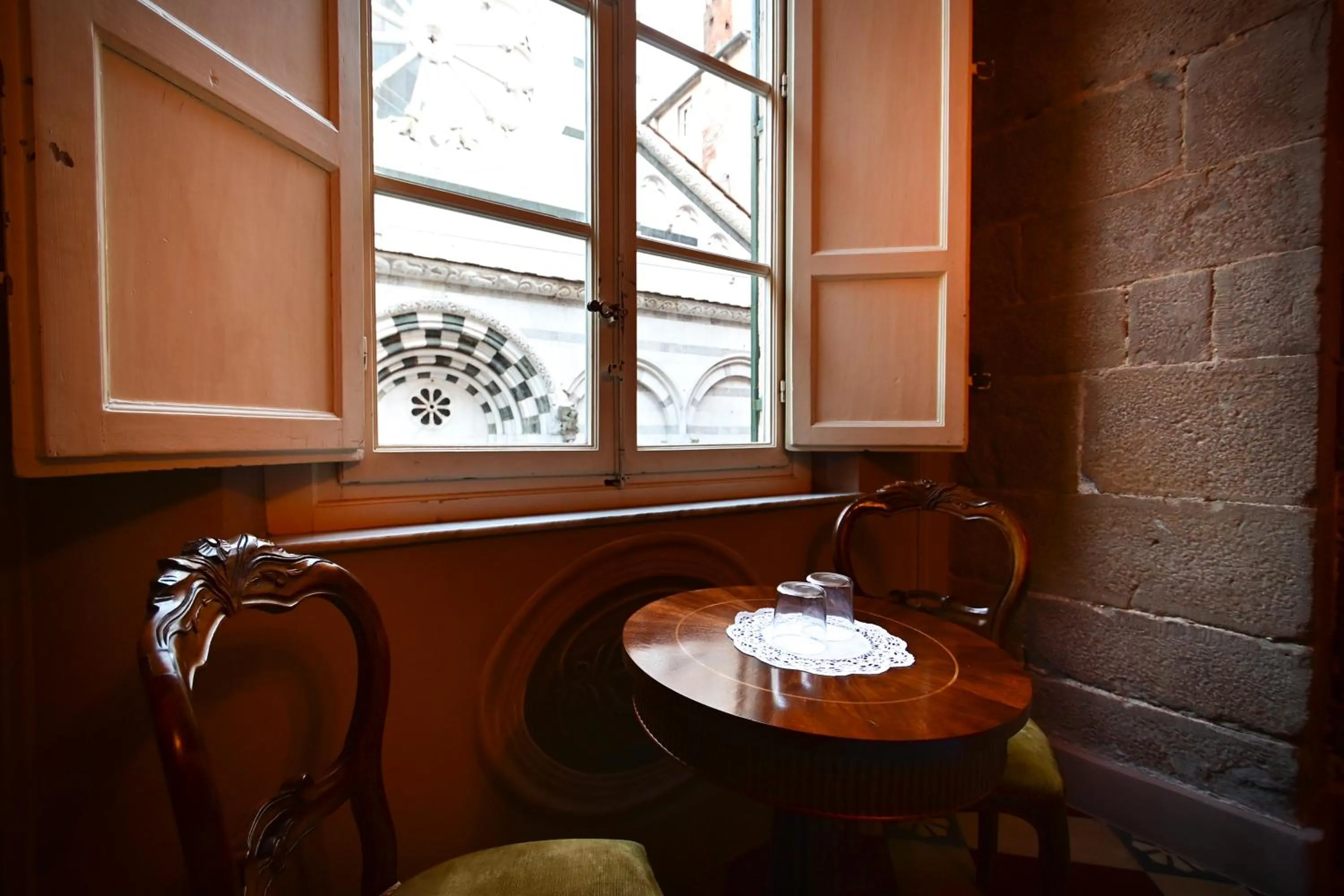 Decorative detail in L'antica Bifore