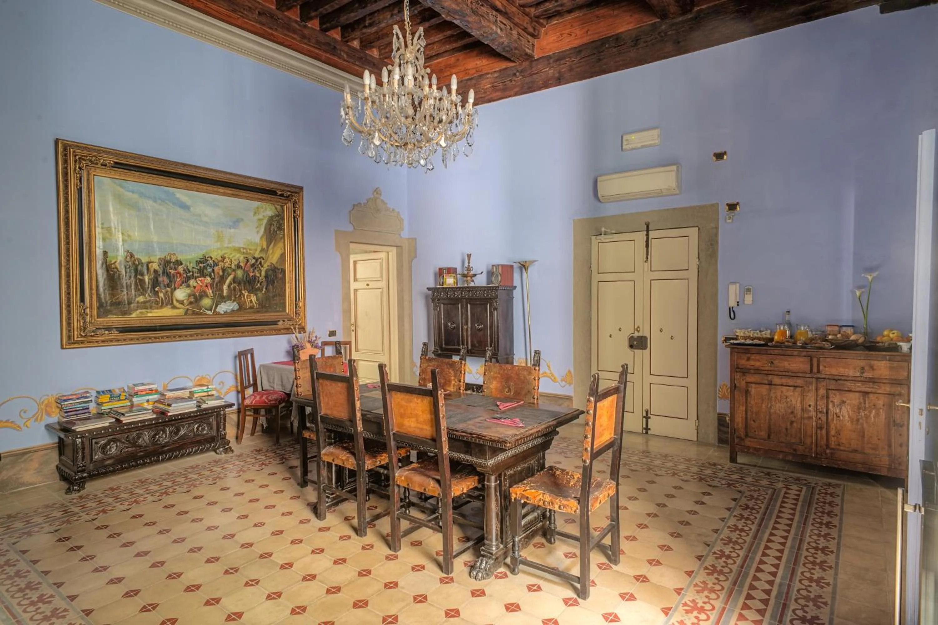 Communal lounge/ TV room in L'antica Bifore