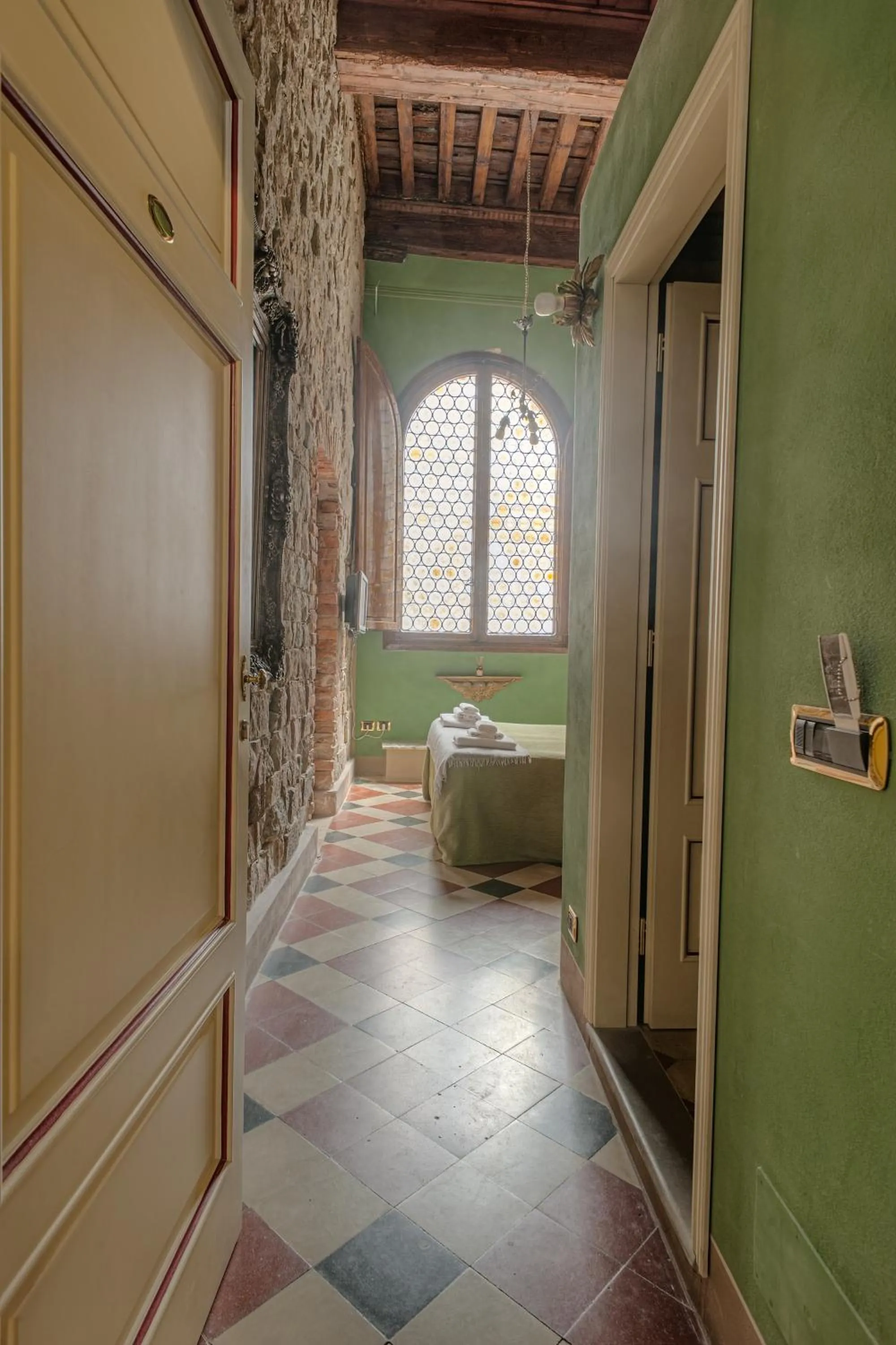 Decorative detail, Bed in L'antica Bifore