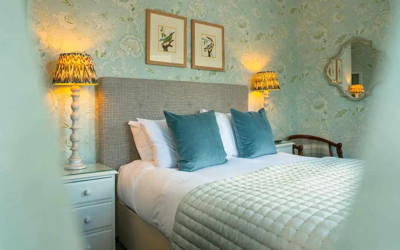 Bedroom, Bed in The Swan at Tarporley