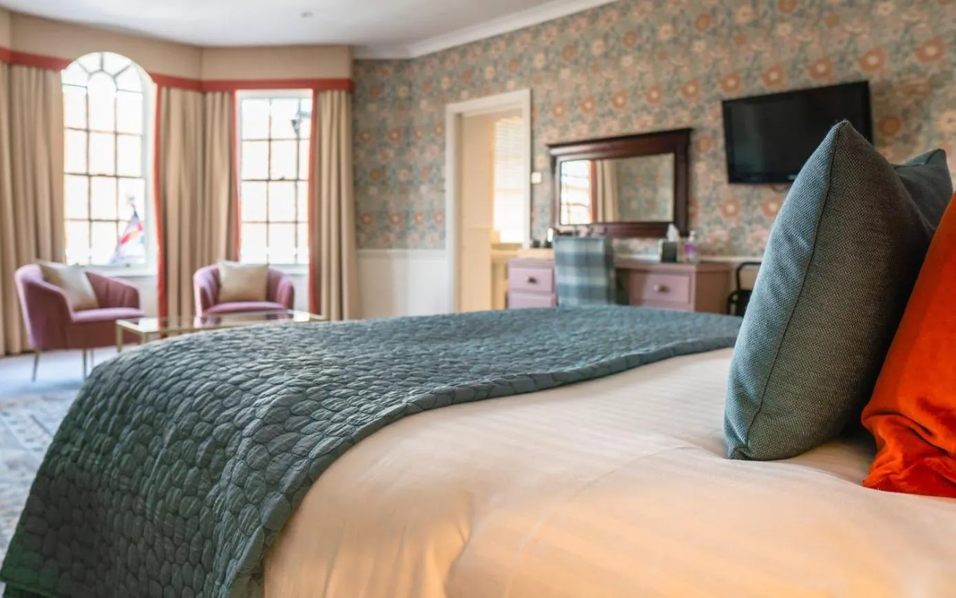 Photo of the whole room, Bed in The Swan at Tarporley