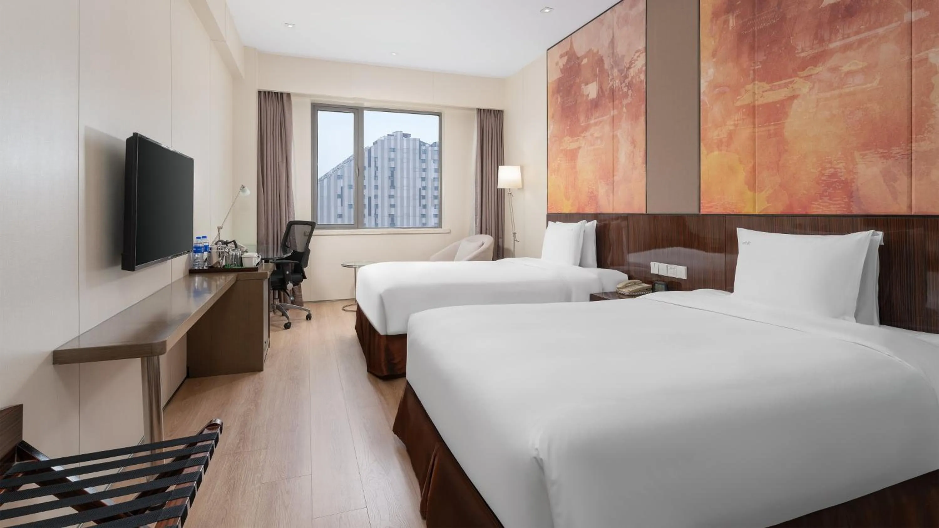 Photo of the whole room, Bed in Holiday Inn Nanjing Aqua City by IHG