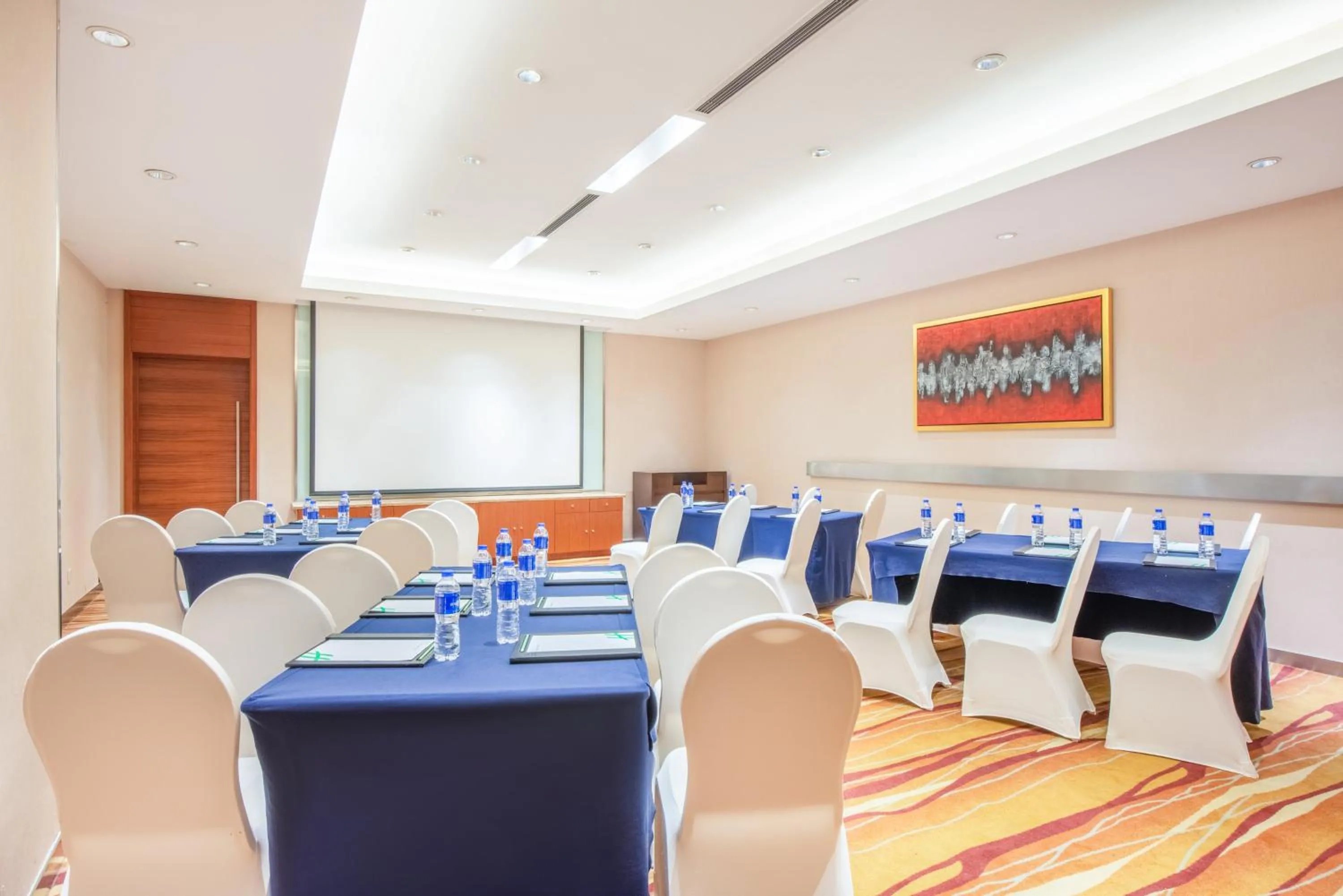 Meeting/conference room in Holiday Inn Nanjing Aqua City by IHG