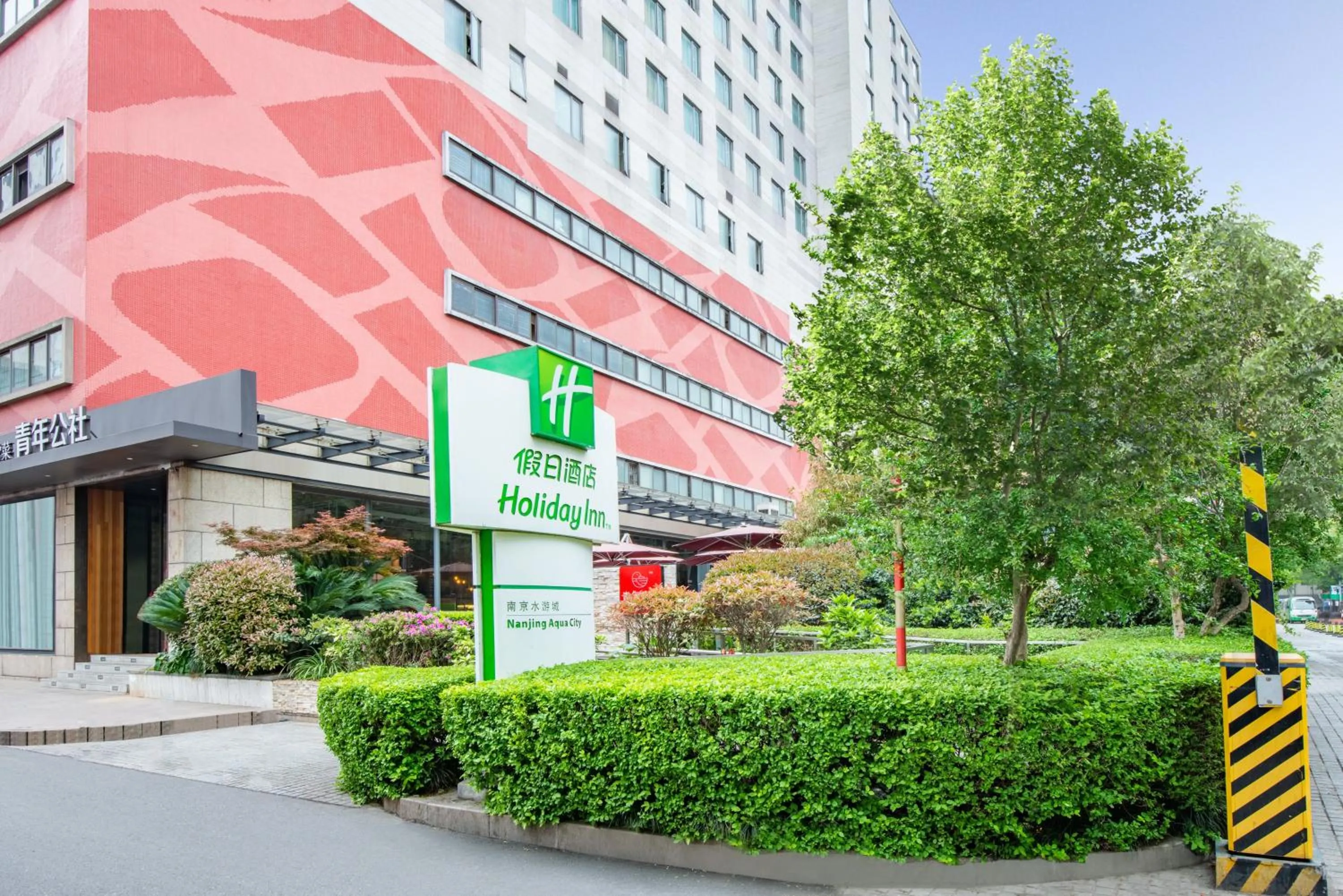 Property building in Holiday Inn Nanjing Aqua City by IHG