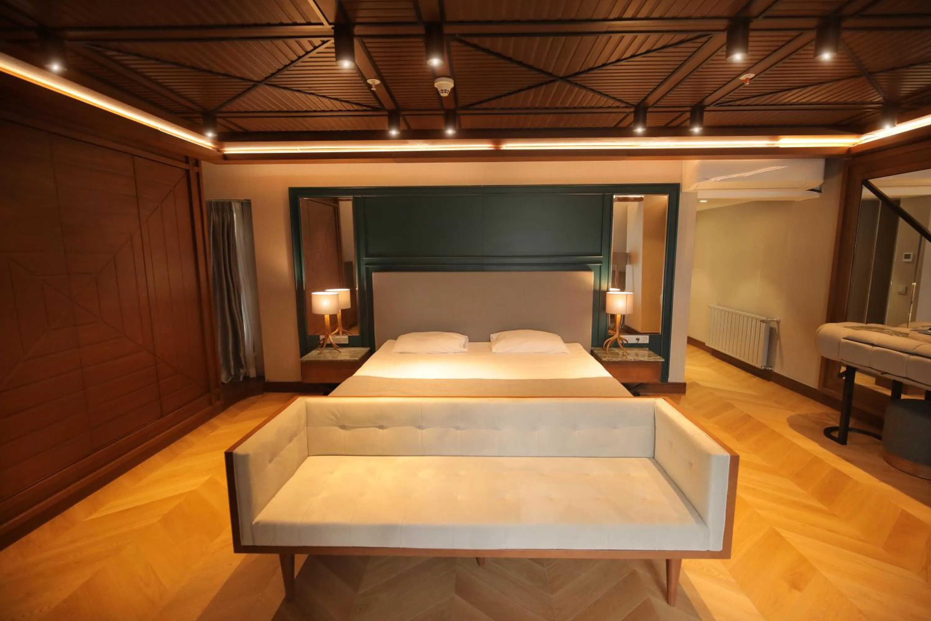 Spring, Bed in Abant Kosk Oteli