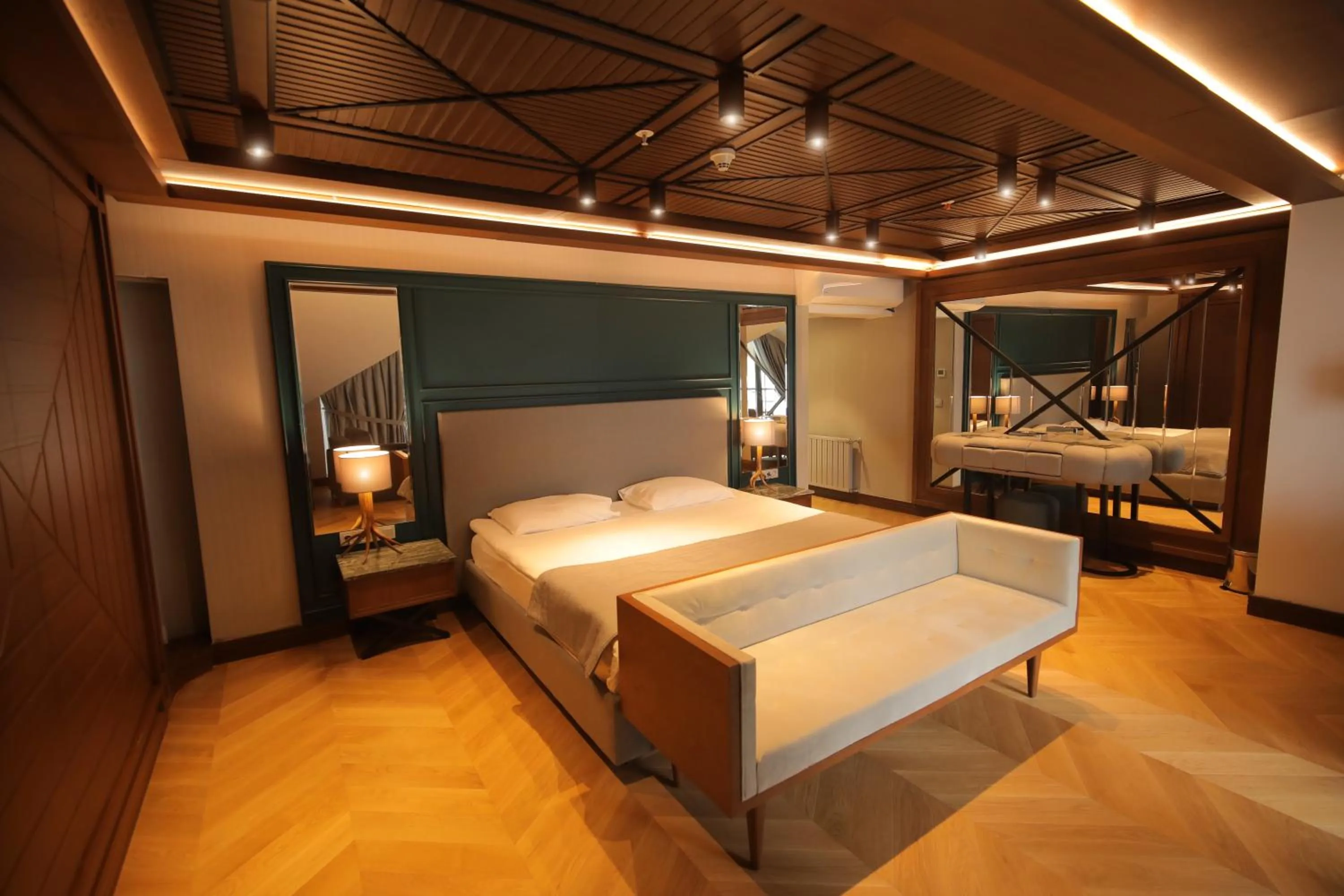 Spring, Bed in Abant Kosk Oteli