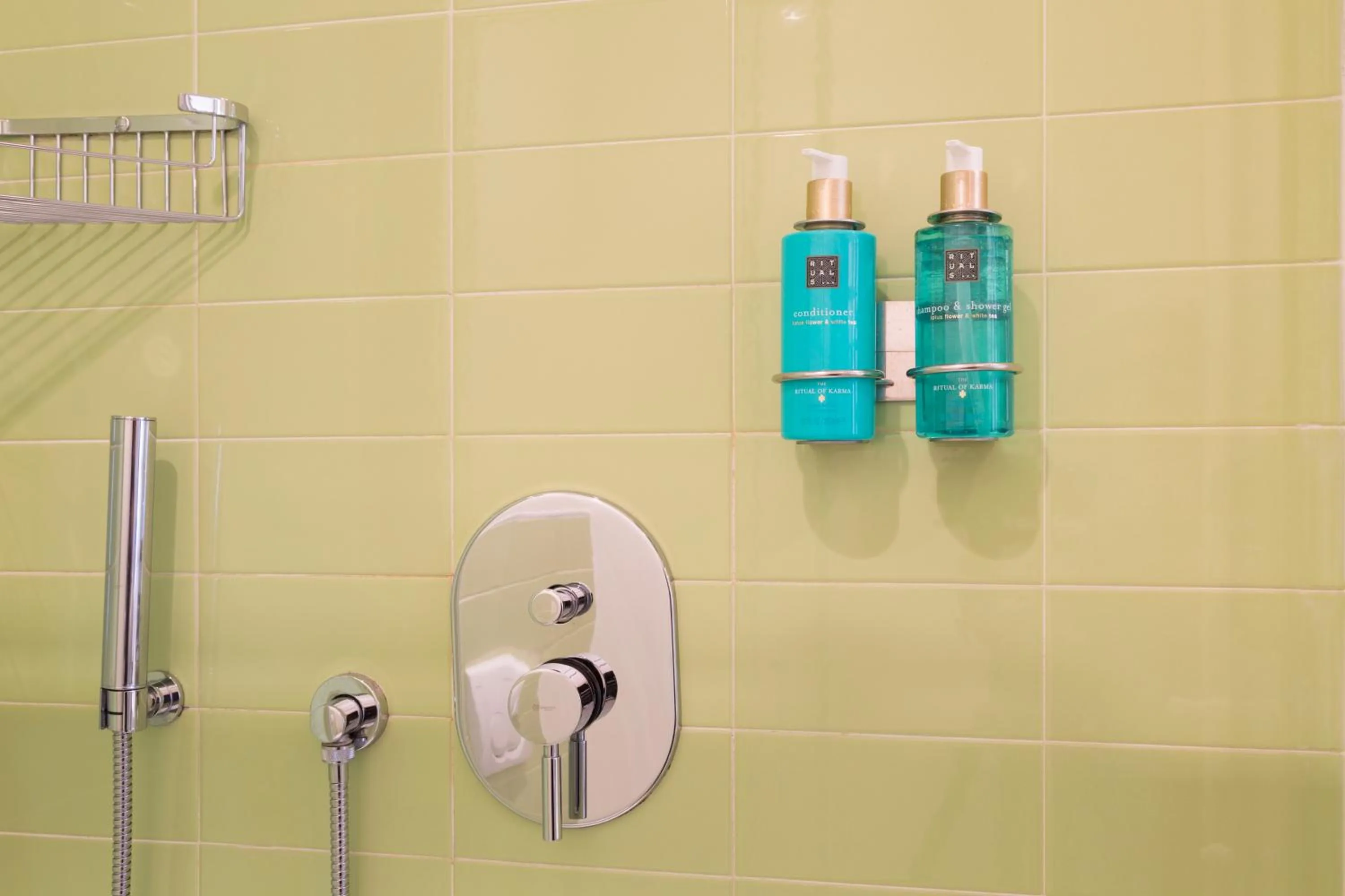 Shower in Avenue Boutique Hotel