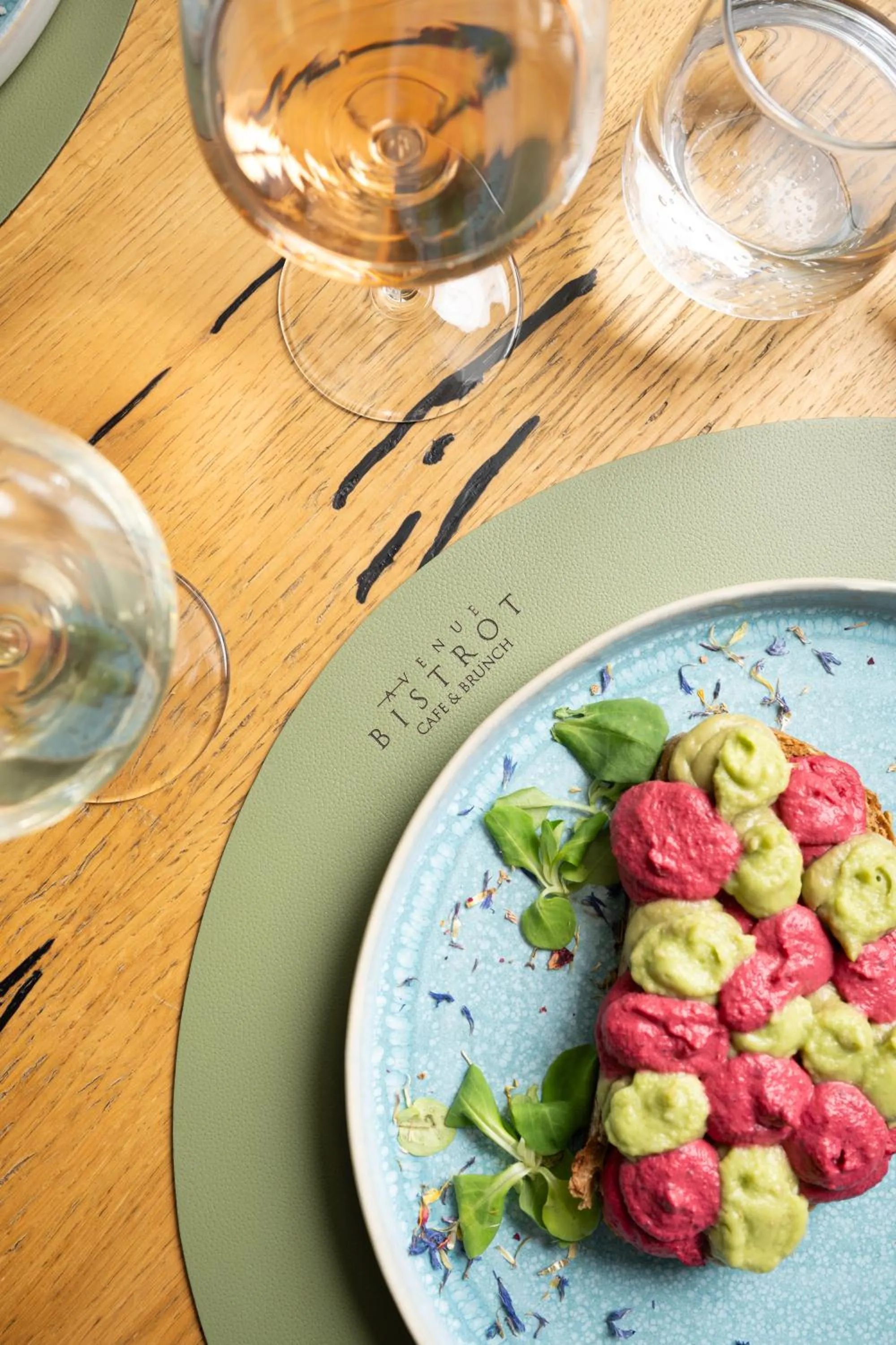 Restaurant/places to eat in Avenue Boutique Hotel