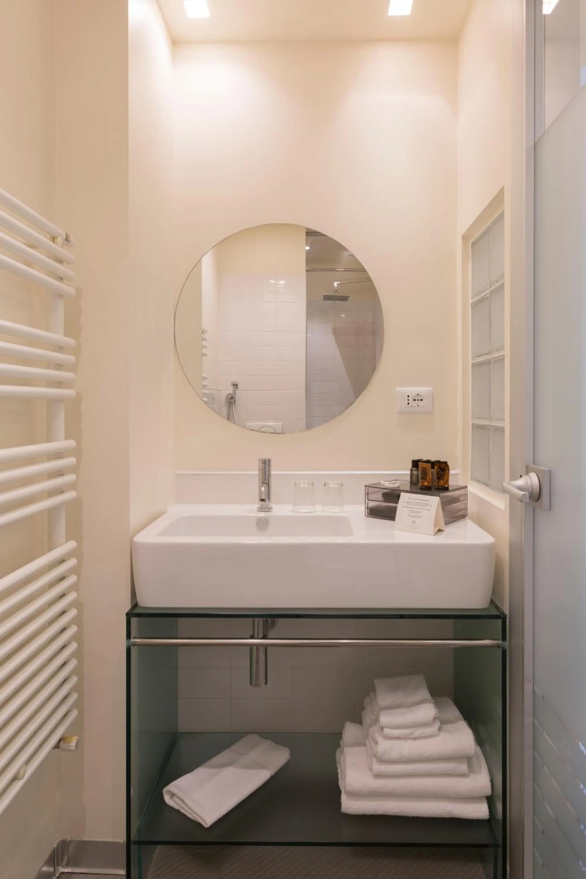 Shower in Avenue Boutique Hotel