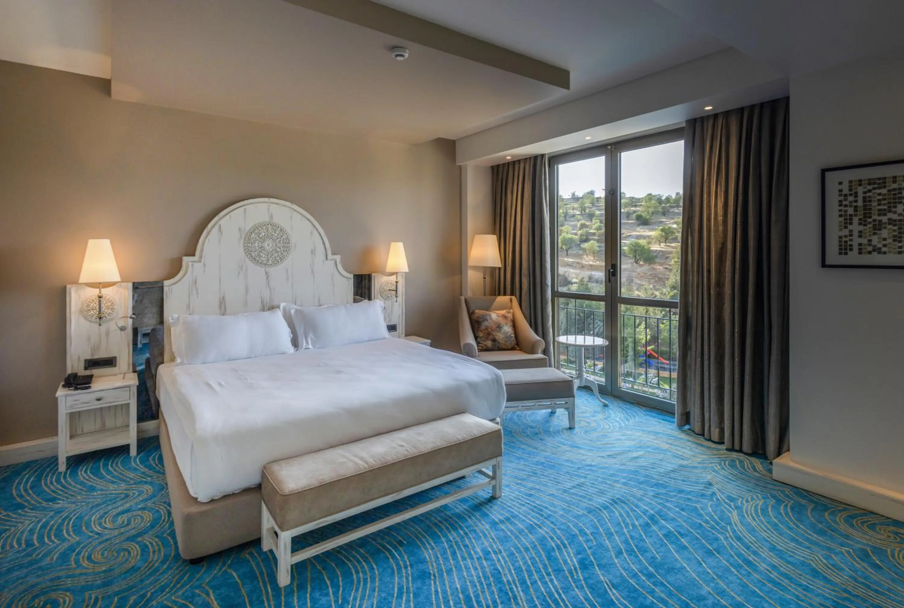 Bed in Ramada Plaza by Wyndham Mardin