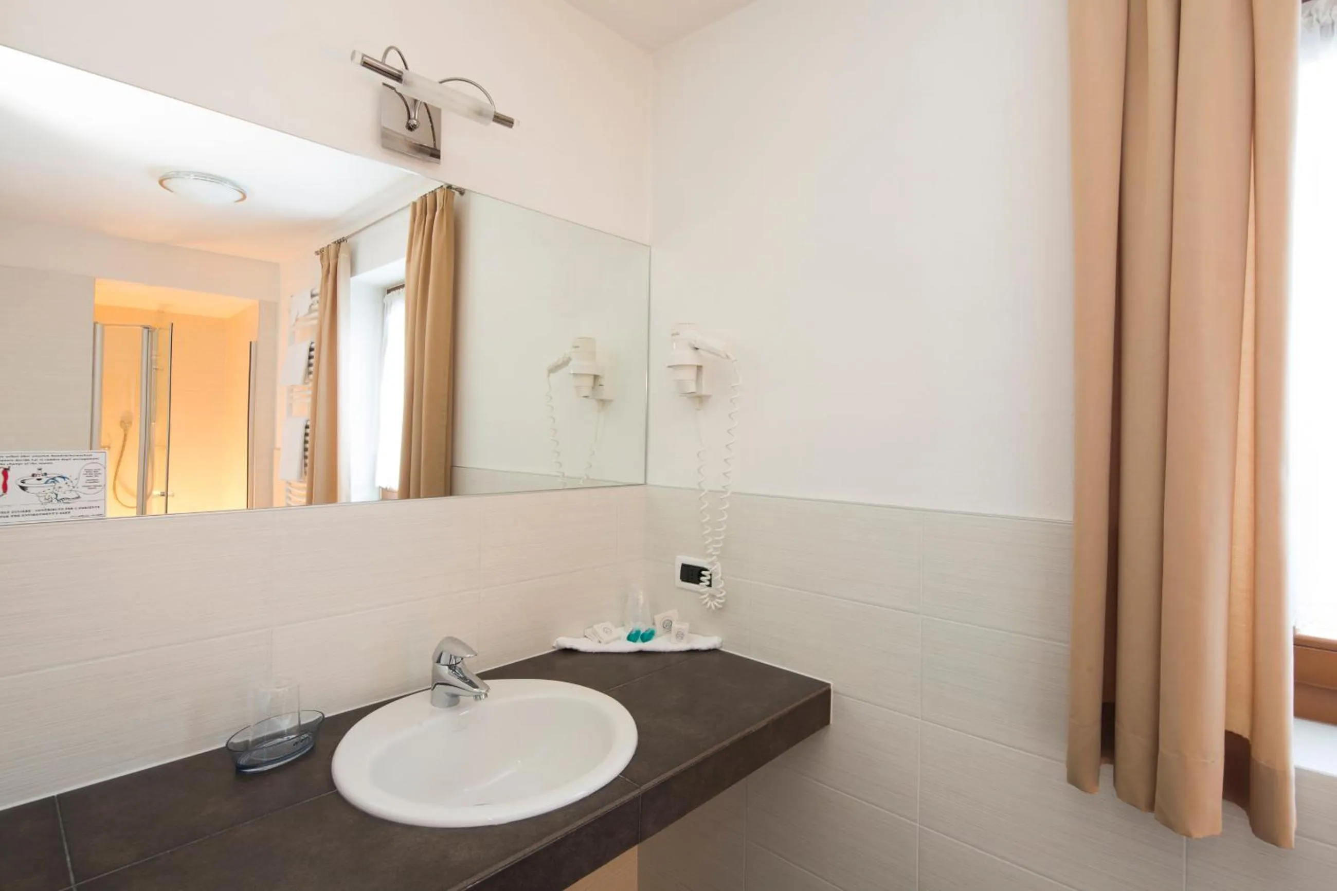 Bathroom in Hotel Pradat