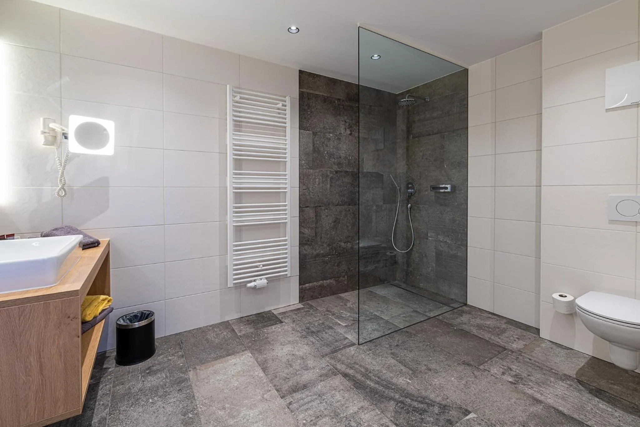 Bathroom in Hotel Garni Romantik