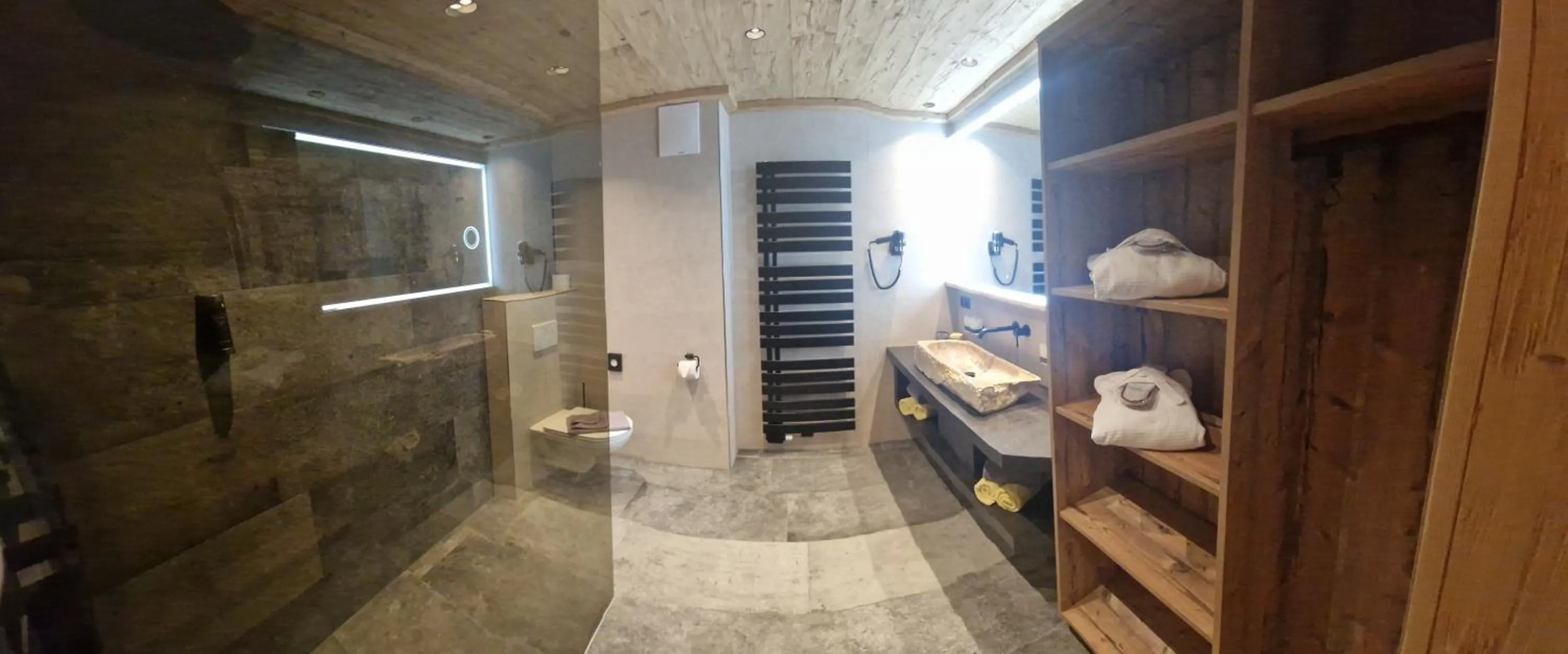 Bathroom in Hotel Garni Romantik