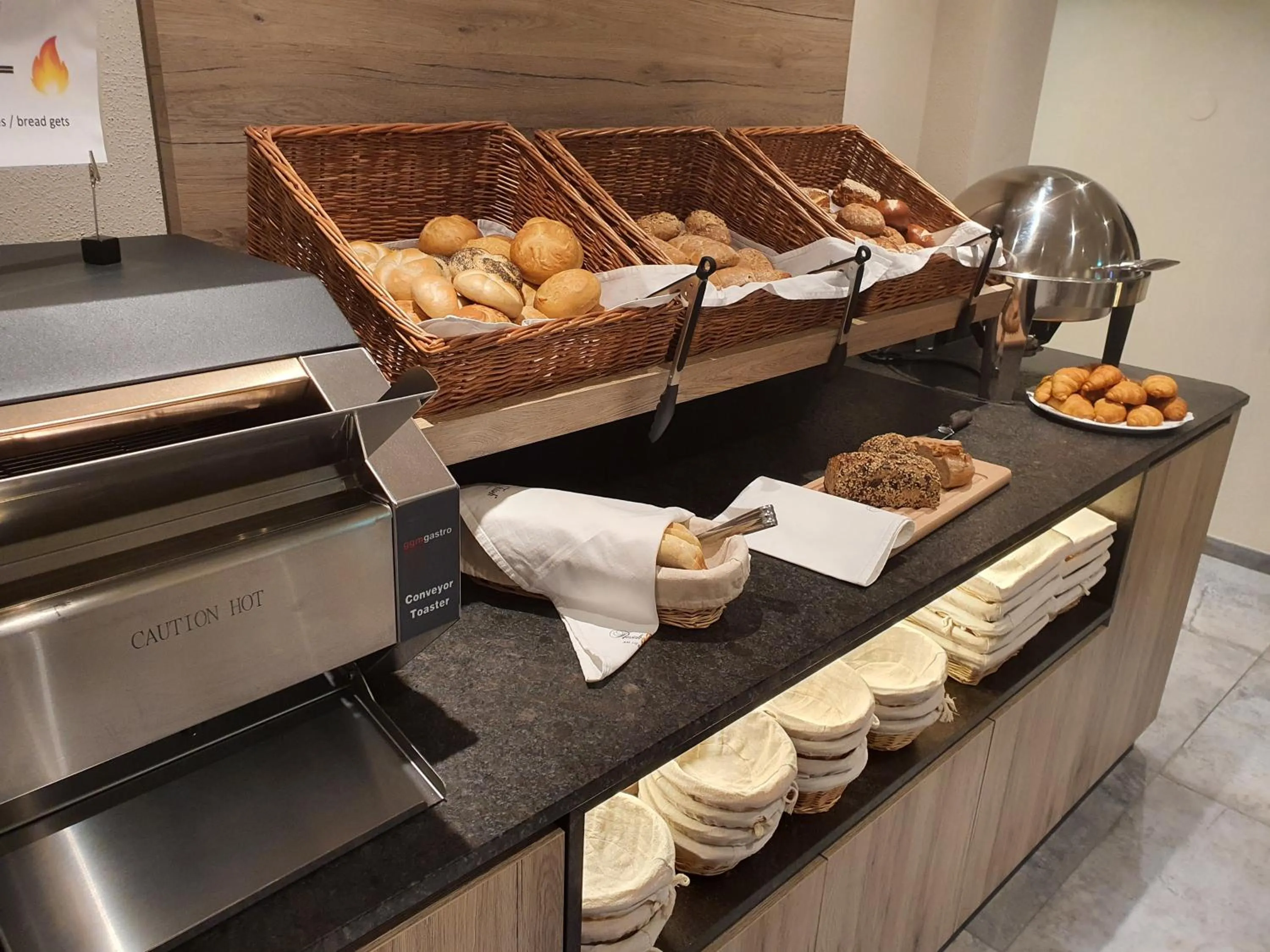 Buffet breakfast in Hotel Garni Romantik