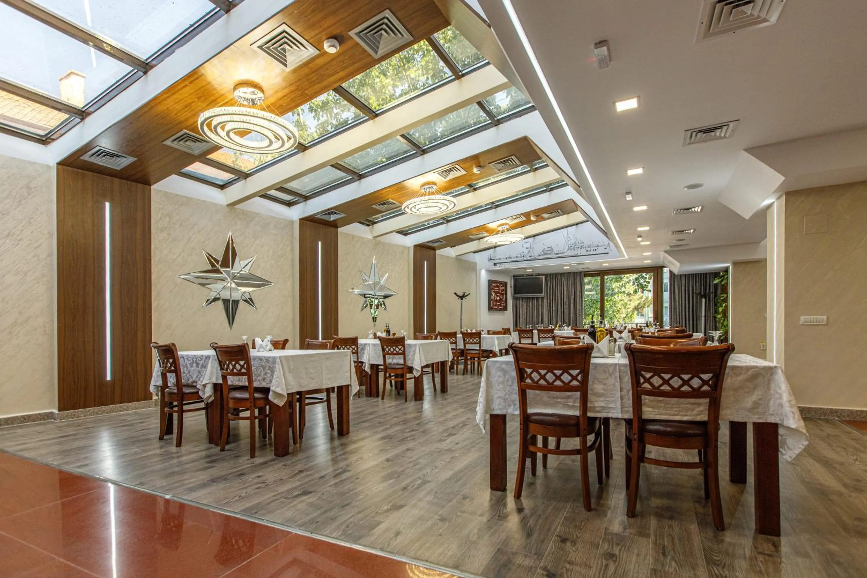 Restaurant/places to eat in Lira Pacific Aparthotel