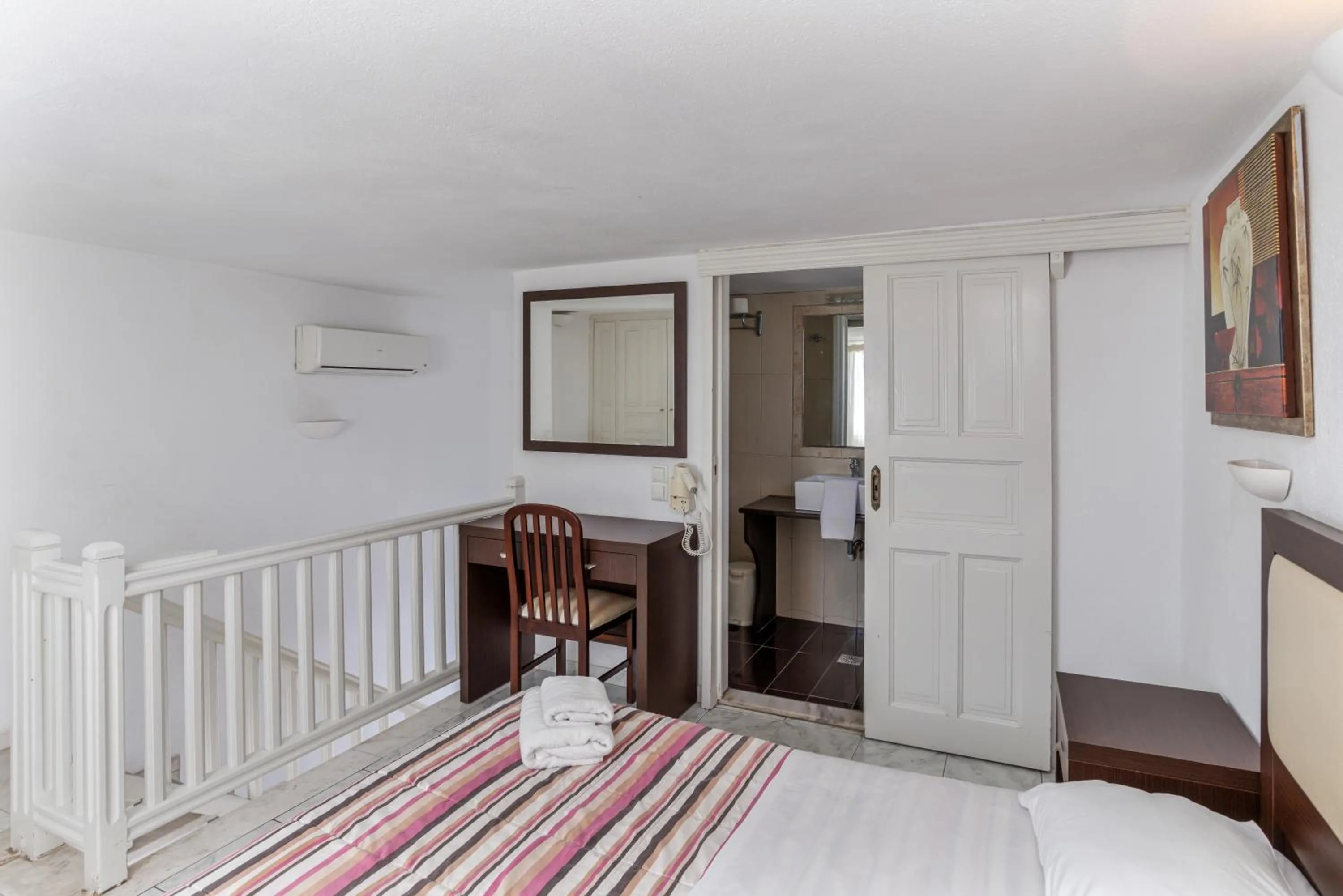 Bathroom, Bed in Elena Studios & Suites