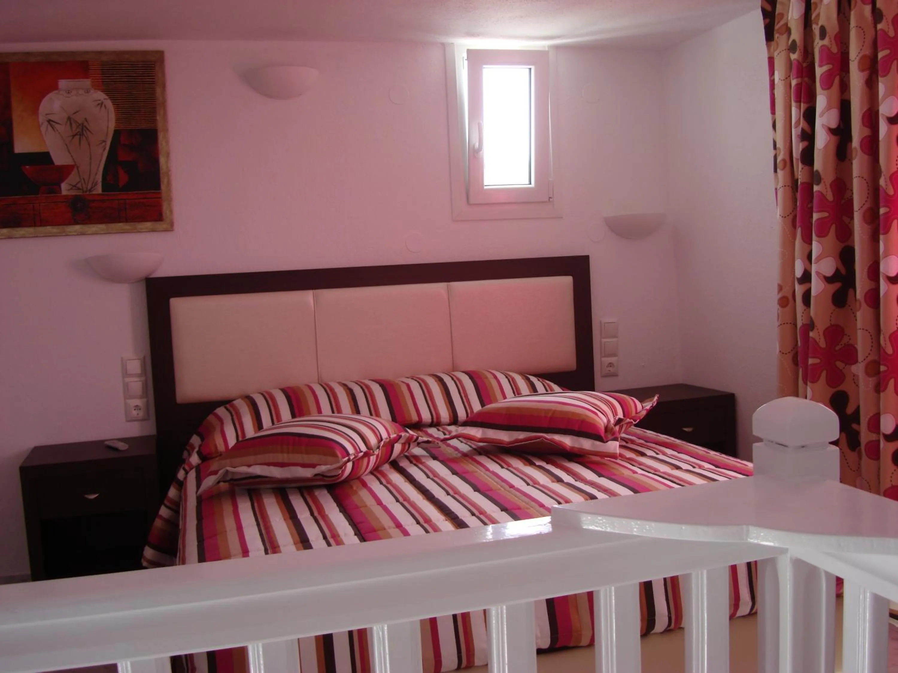 Spring, Bed in Elena Studios & Suites