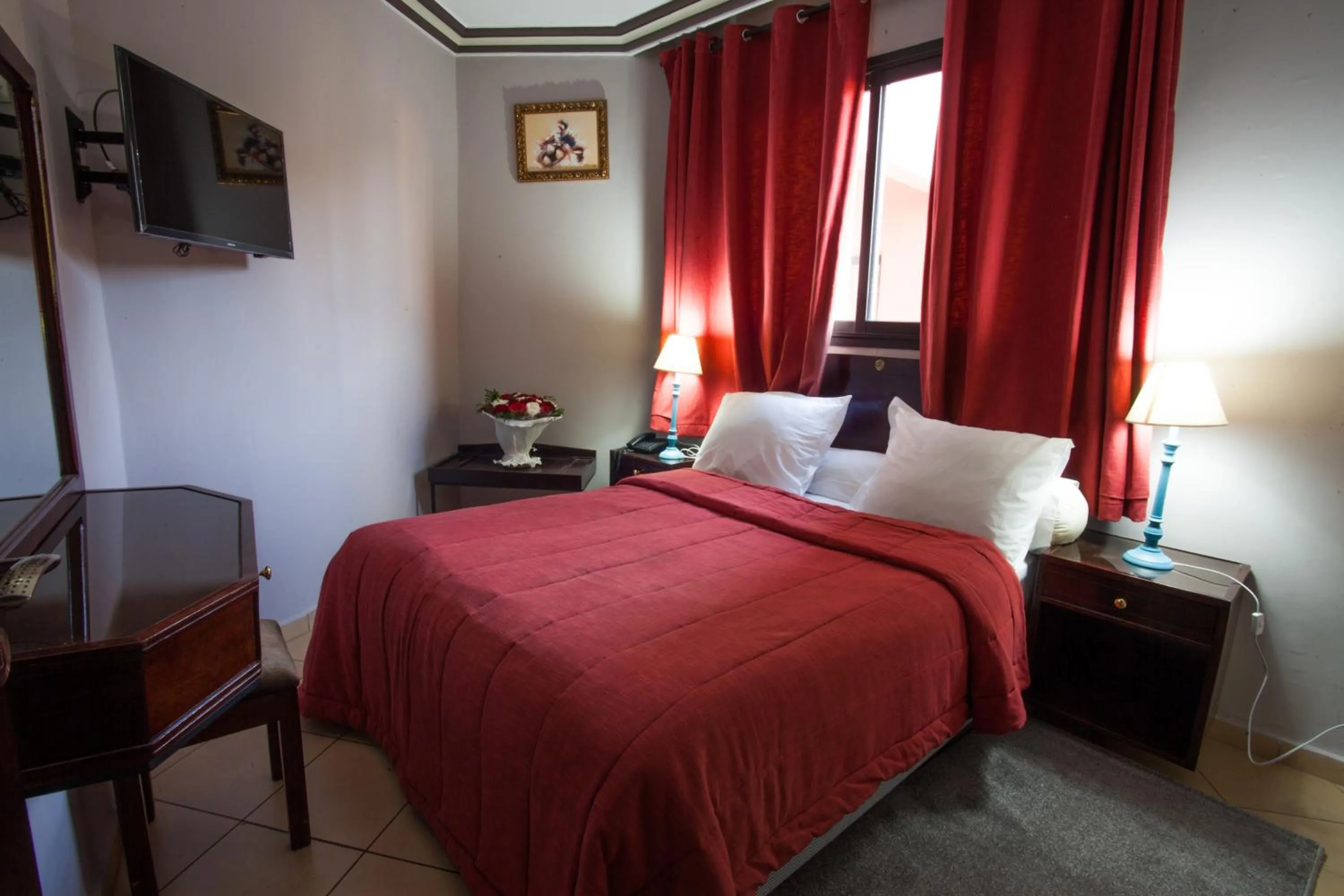 Photo of the whole room, Bed in Residence Hotel Assounfou