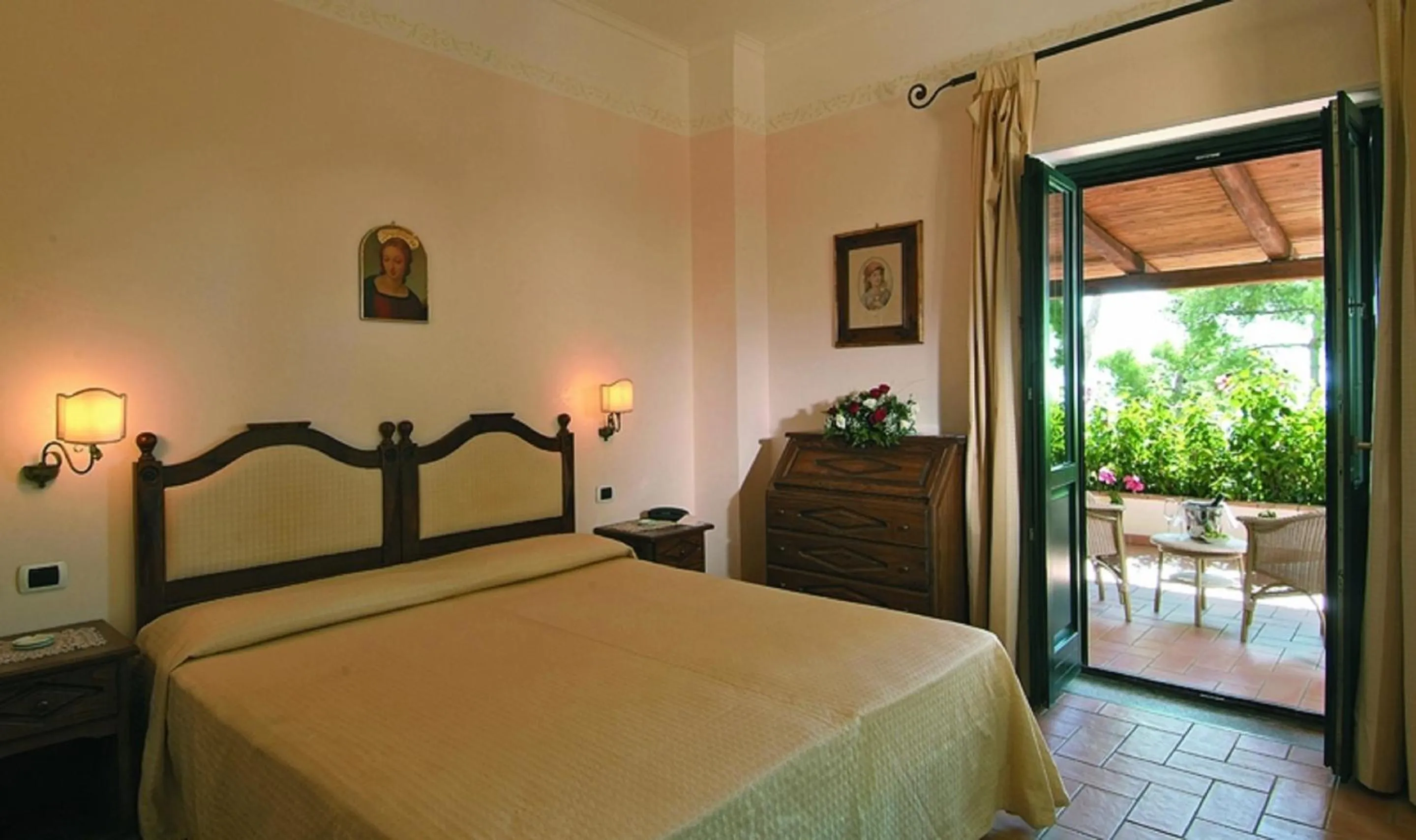 Balcony/Terrace, Bed in Hotel Villa Delle Meraviglie