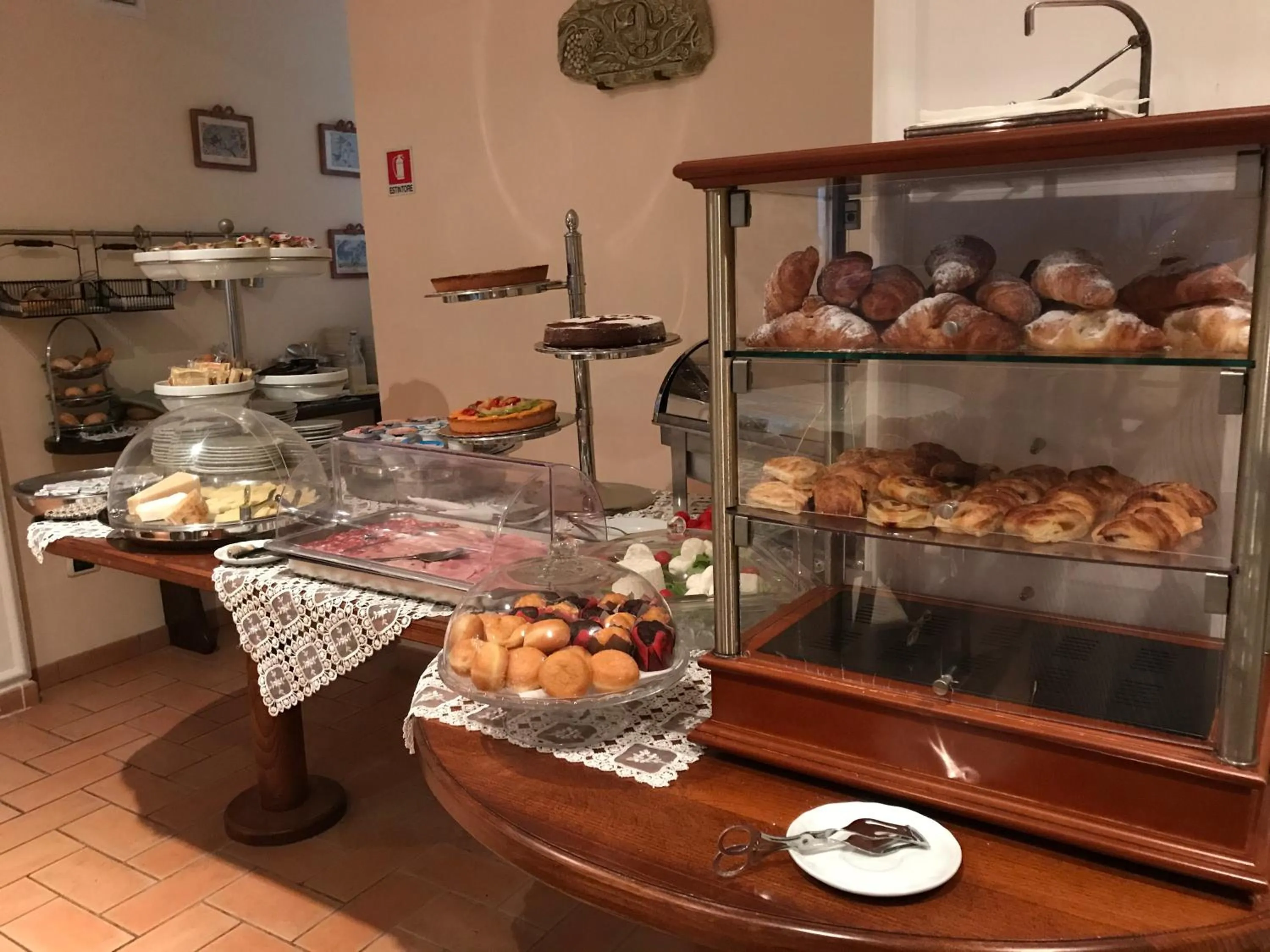 Continental breakfast in Hotel Villa Delle Meraviglie