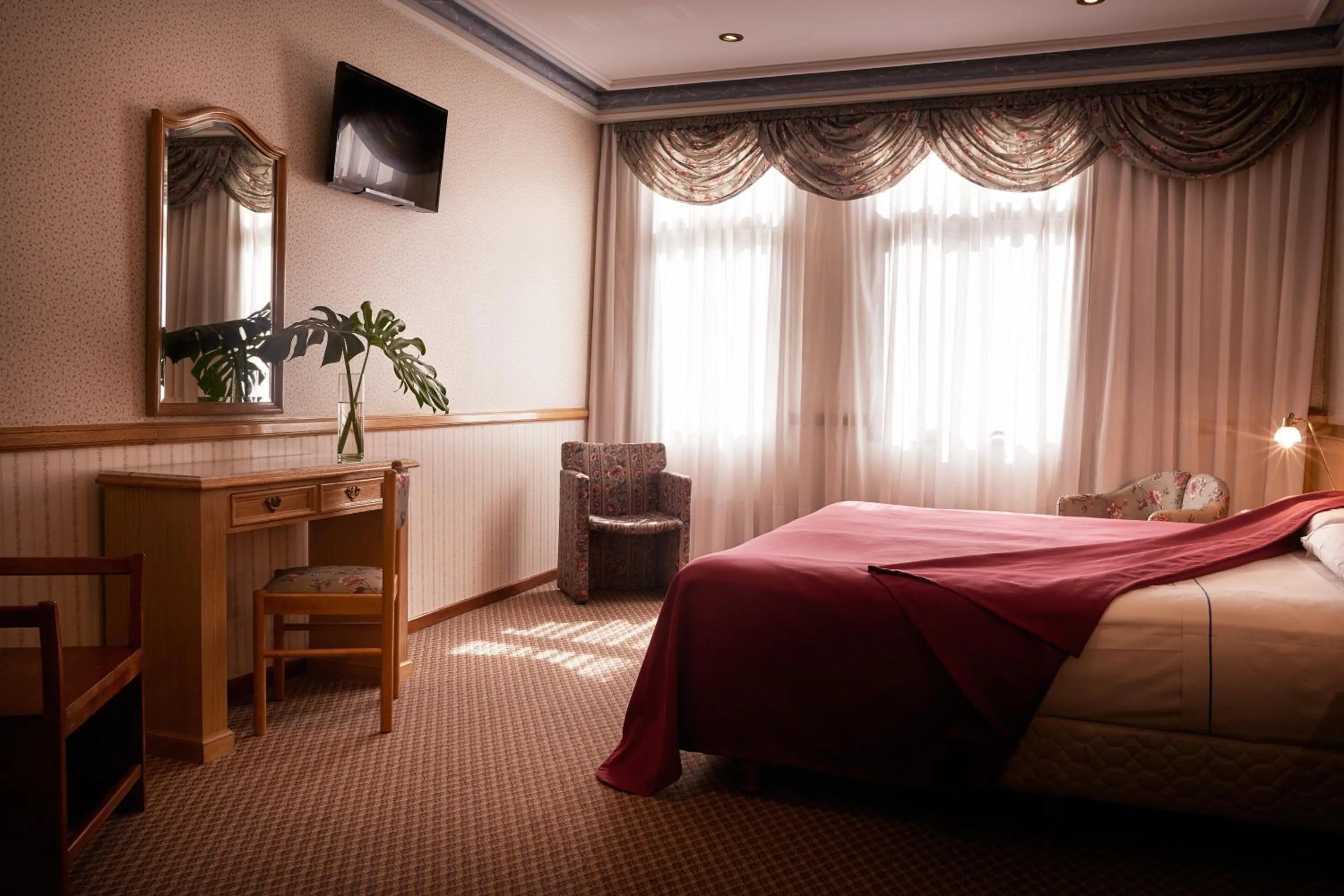 Bedroom, Bed in Gran Hotel Ailen