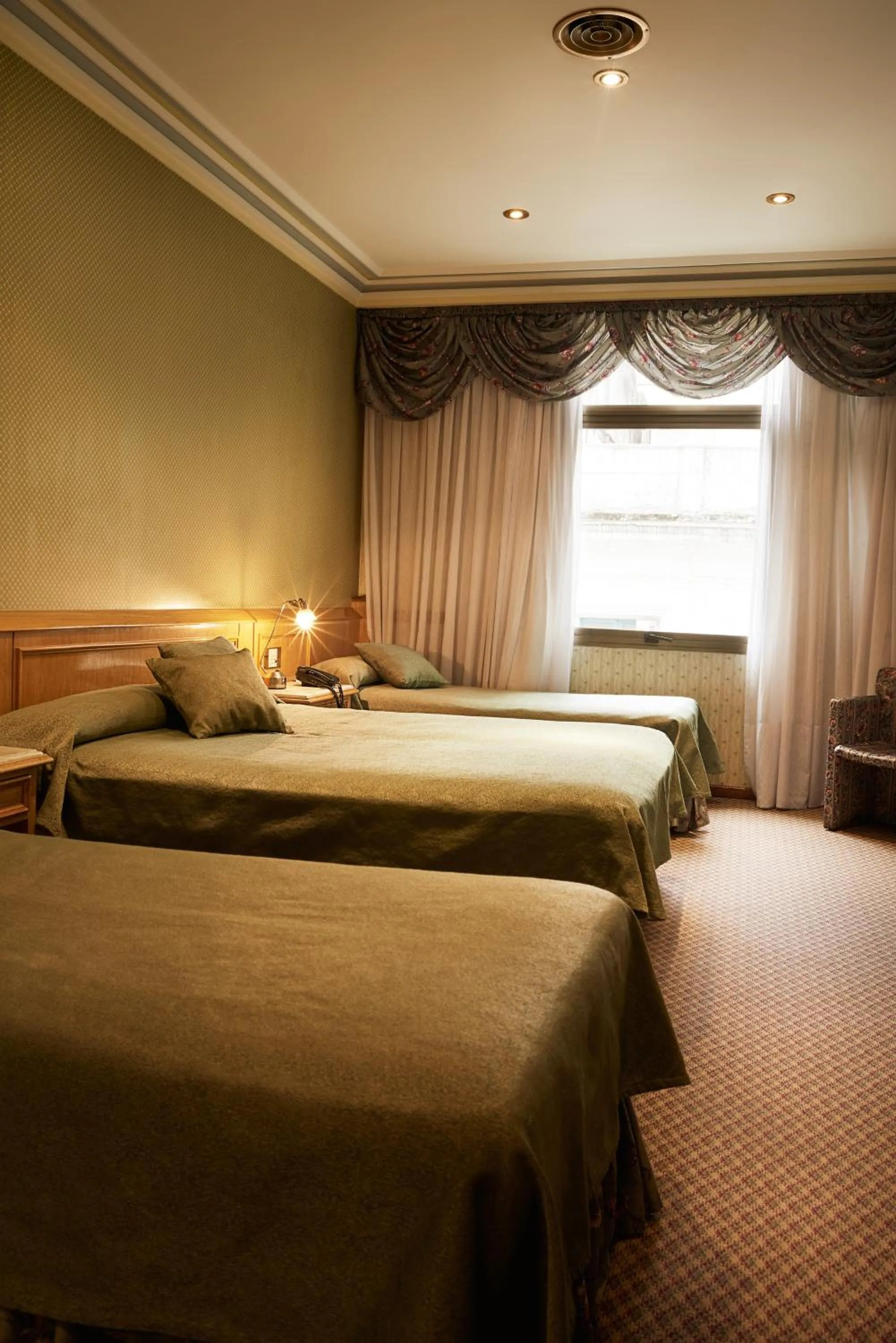 Bedroom, Bed in Gran Hotel Ailen