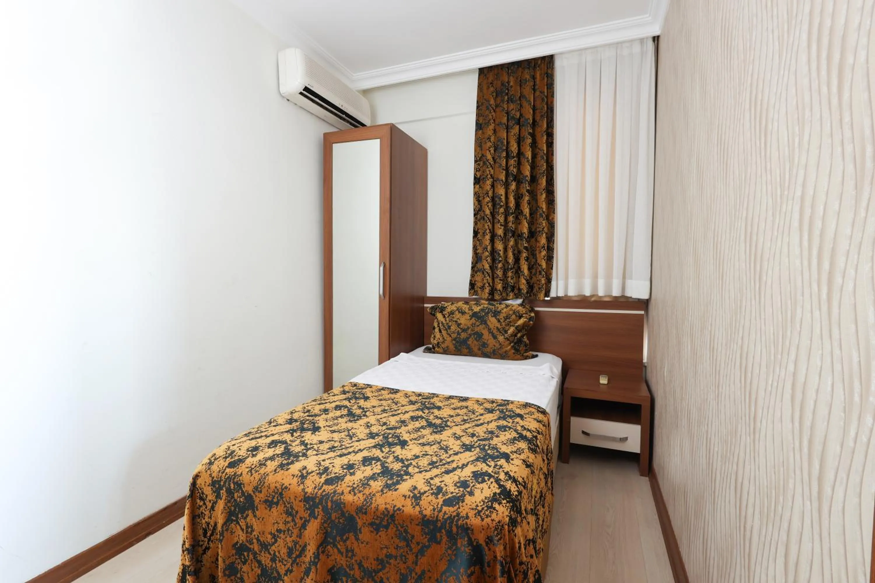 Bed in The Corner Park Hotel