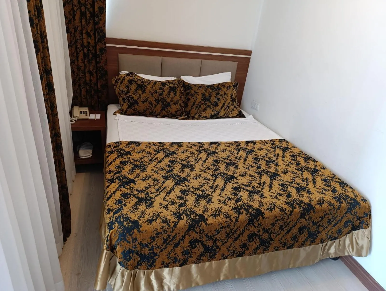 Bed in The Corner Park Hotel