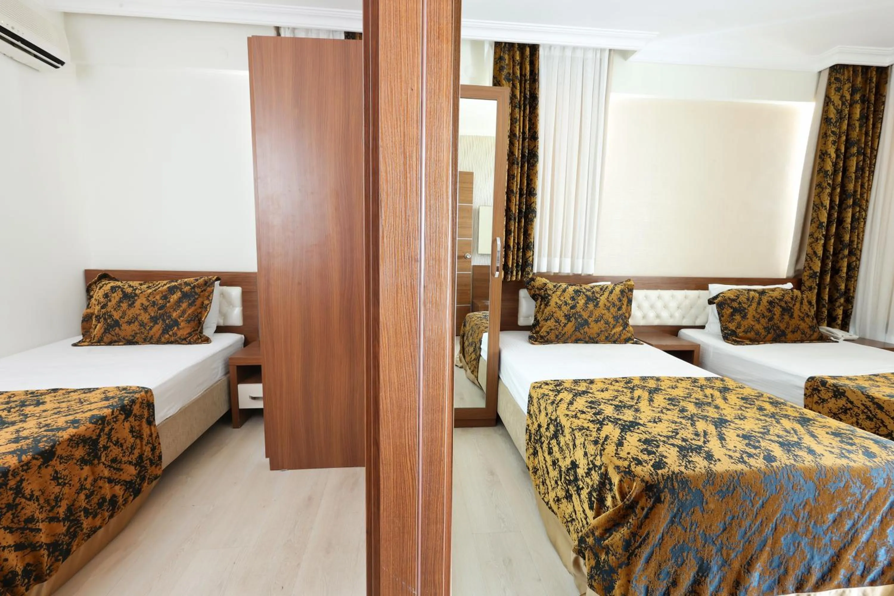 Bed in The Corner Park Hotel