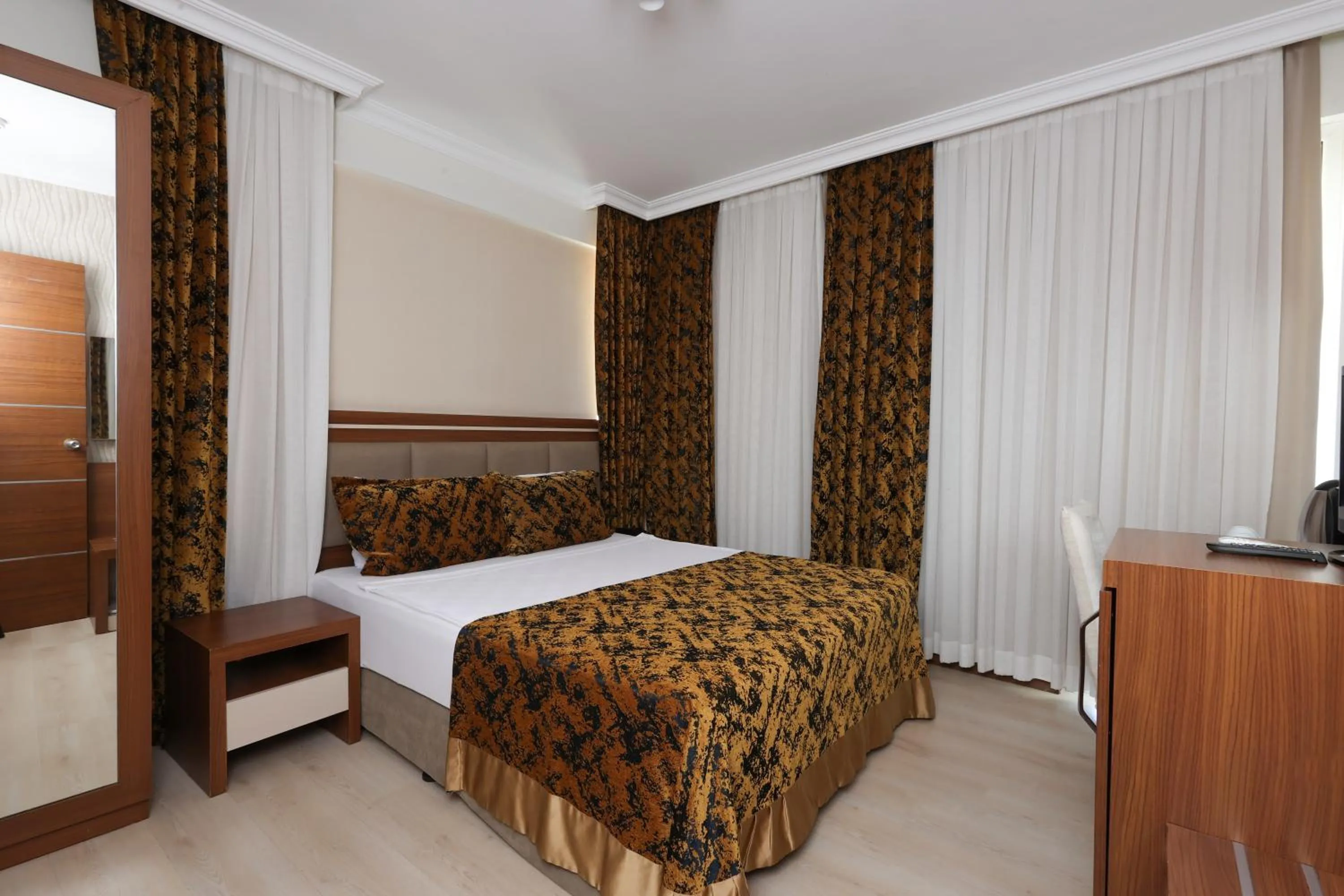 Bed in The Corner Park Hotel