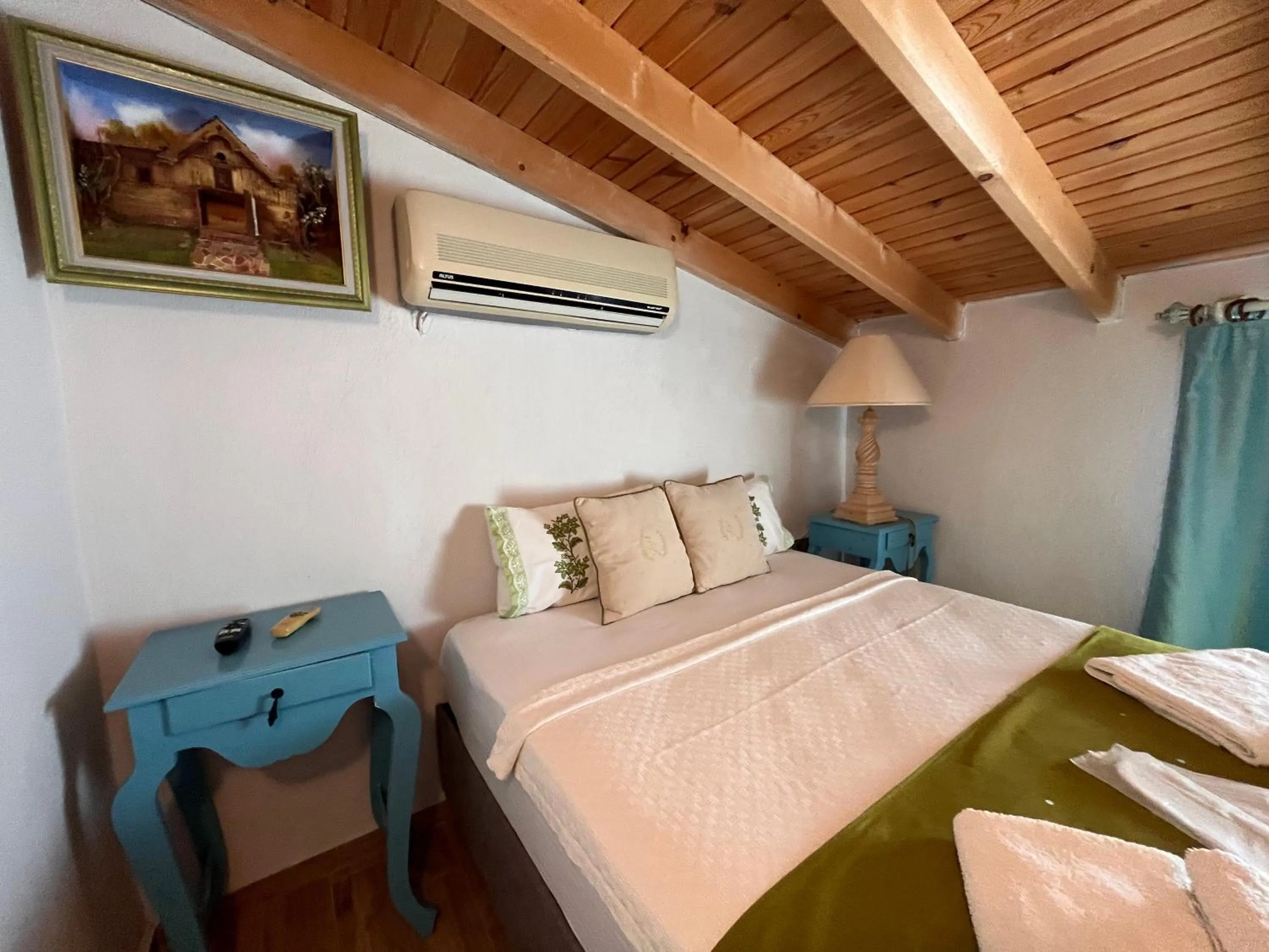 Photo of the whole room, Bed in Bedirhan Konak Otel