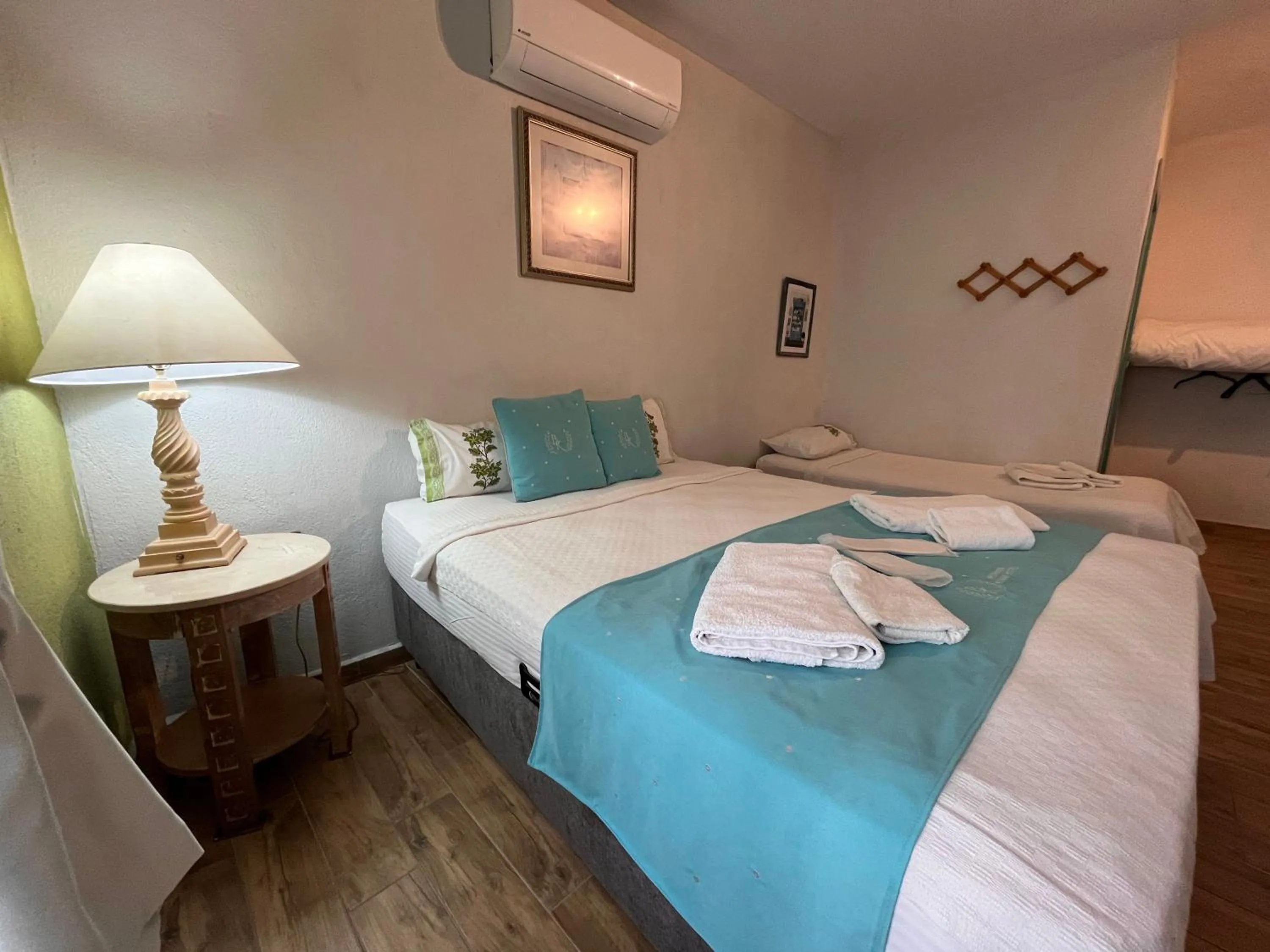 Photo of the whole room, Bed in Bedirhan Konak Otel